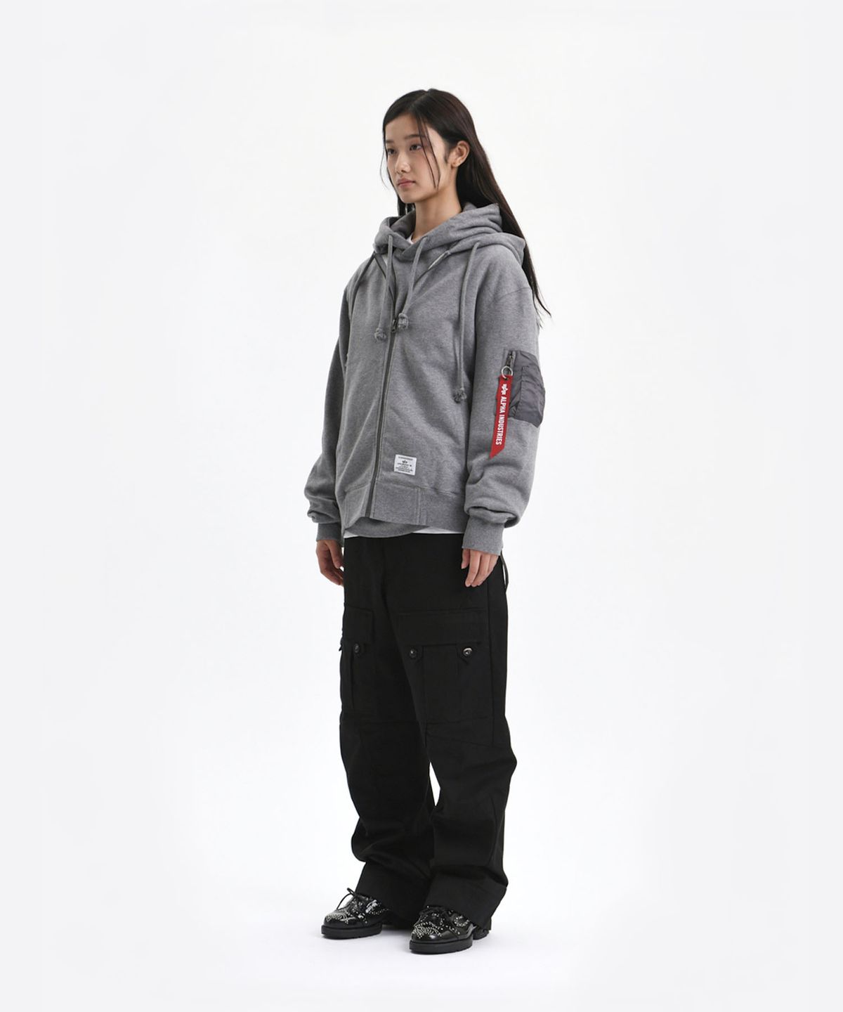 알파 인더스트리(ALPHA INDUSTRIES) 유틸리티 포켓 풀집 릴렉스 핏 스웻셔츠 미디엄 차콜 헤더
