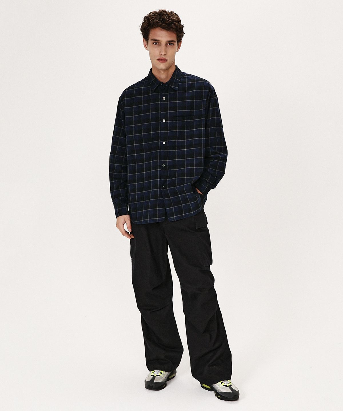 셔터(SHIRTER) NAVONA FLANNEL CHECK SHIRT (NAVY)