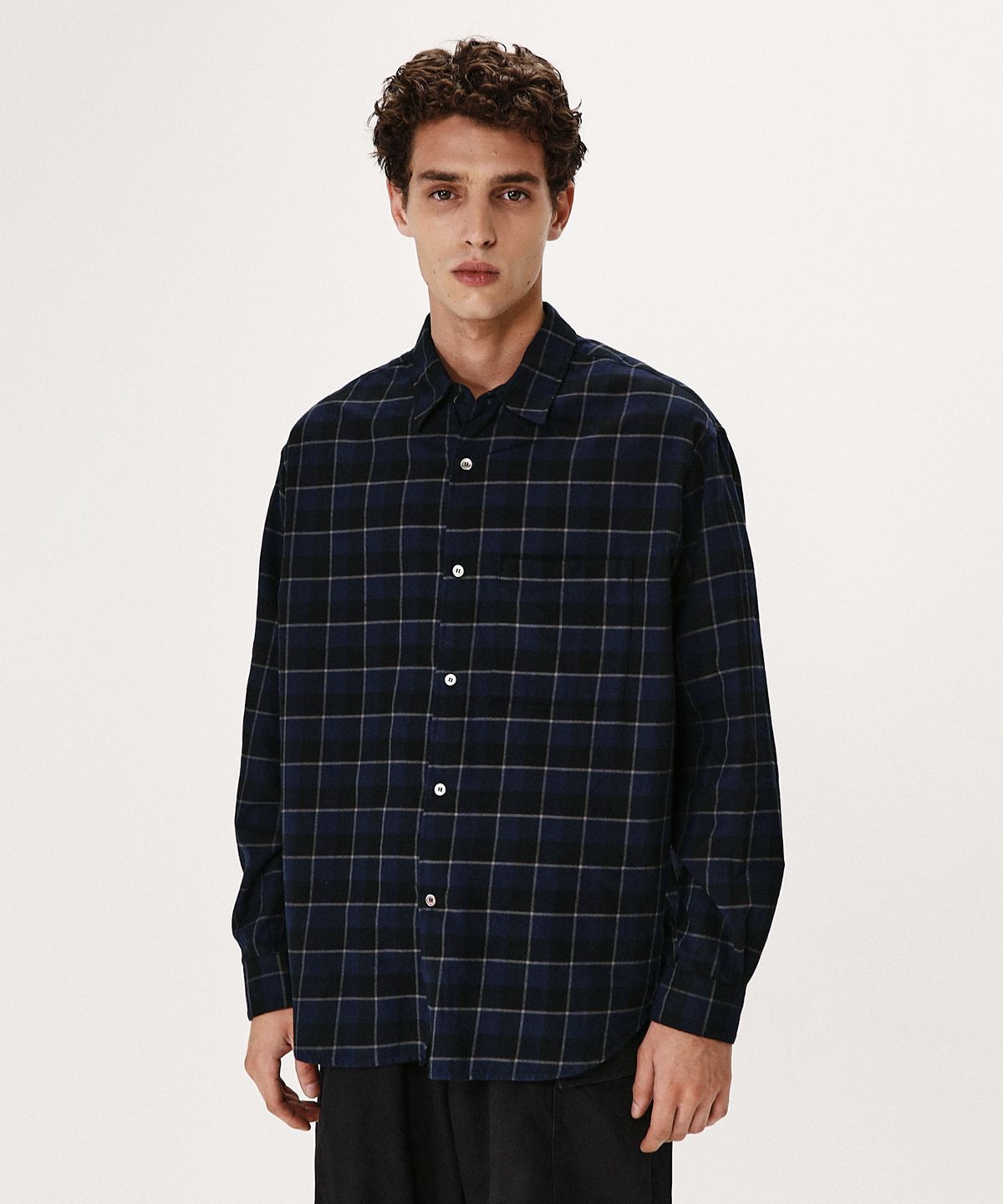 셔터(SHIRTER) NAVONA FLANNEL CHECK SHIRT (NAVY)