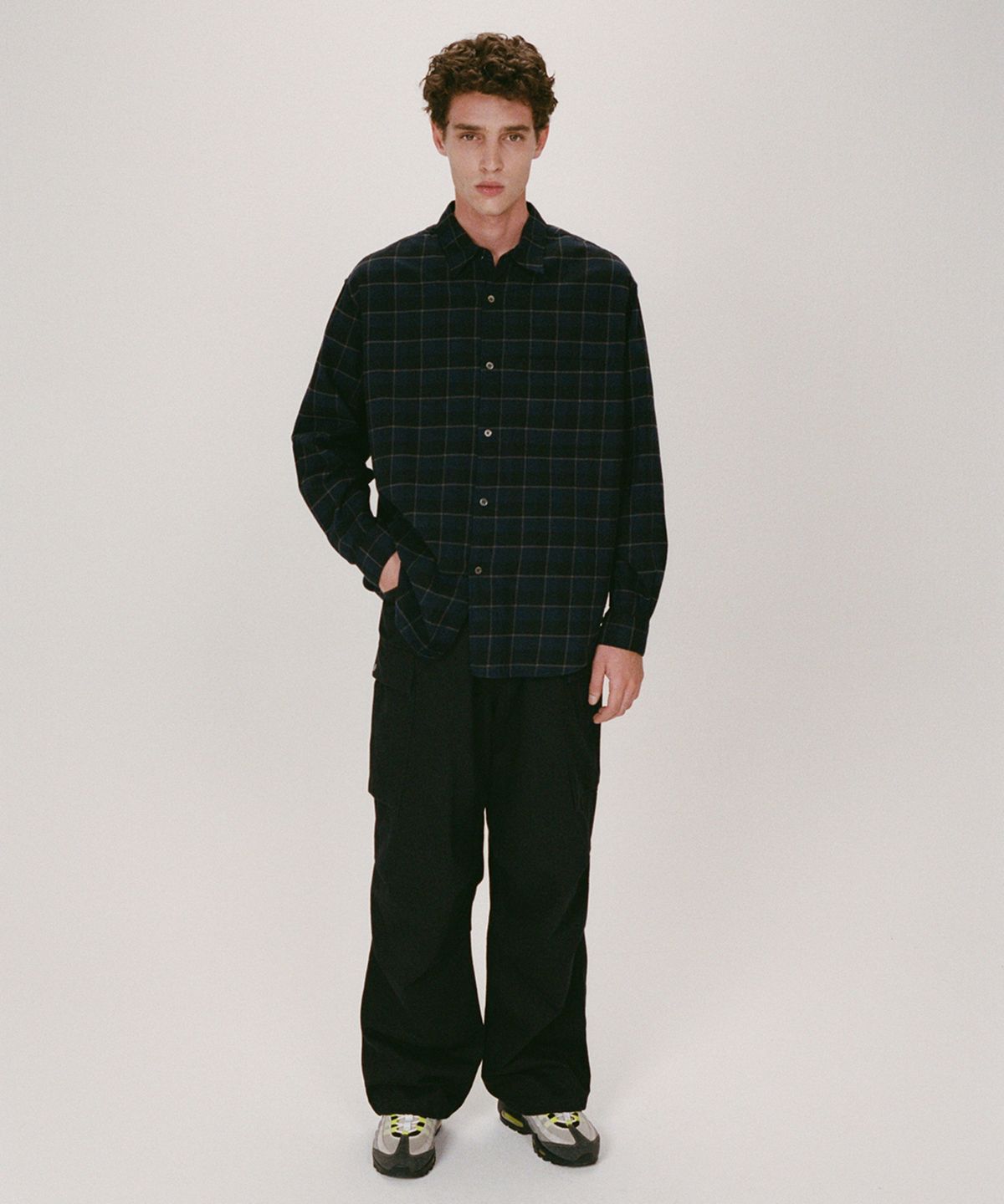 셔터(SHIRTER) NAVONA FLANNEL CHECK SHIRT (NAVY)