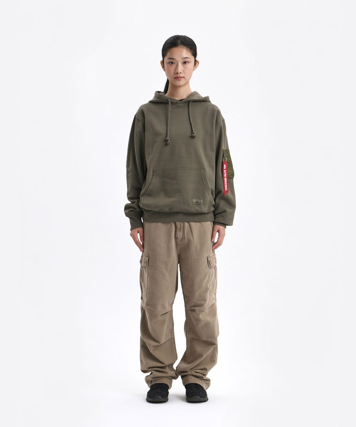 알파 인더스트리(ALPHA INDUSTRIES) 유틸리티 포켓 후디 릴렉스 핏 스웻셔츠 OG-107 그린