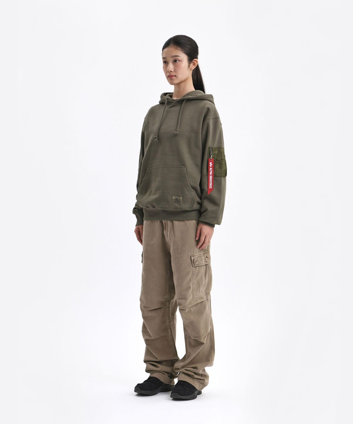 알파 인더스트리(ALPHA INDUSTRIES) 유틸리티 포켓 후디 릴렉스 핏 스웻셔츠 OG-107 그린