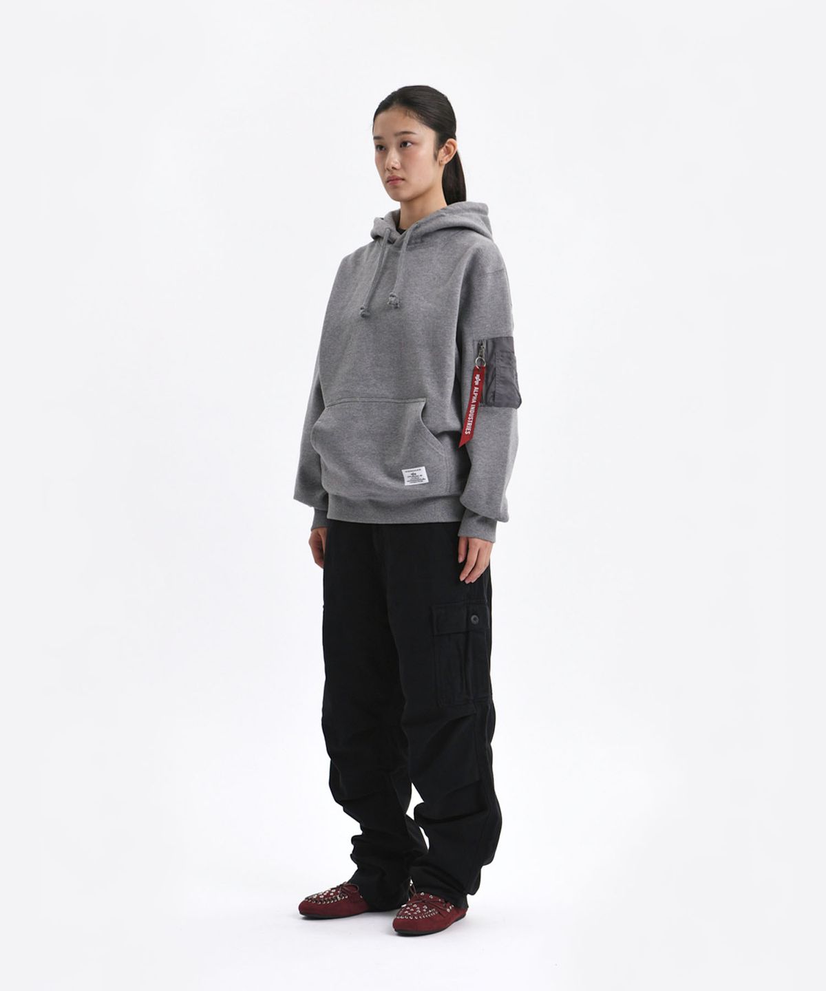 알파 인더스트리(ALPHA INDUSTRIES) 유틸리티 포켓 후디 릴렉스 핏 스웻셔츠 미디엄 차콜 헤더