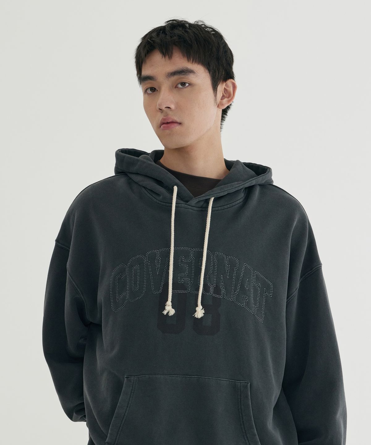 커버낫(COVERNAT) 아치로고 피그먼트 그래픽 후디 Dark Gray