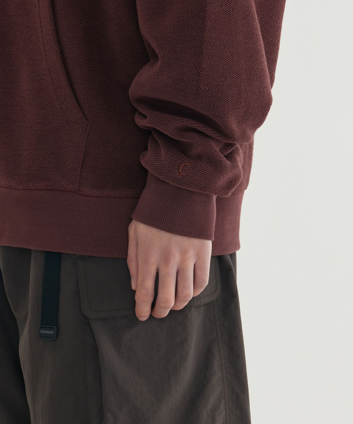 커버낫(COVERNAT) 인사이드아웃 아치로고 맨투맨 Brown