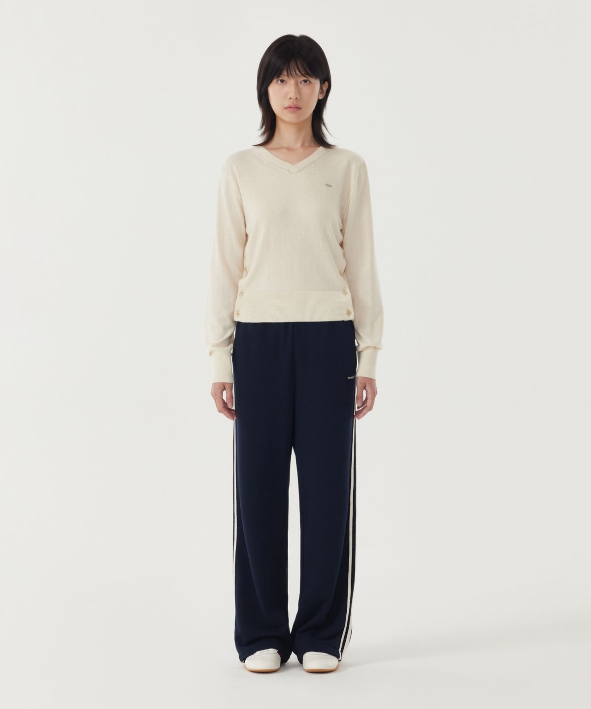커버낫 우먼(COVERNAT WOMAN) 우먼 브이넥 울 블렌드 니트 Ivory
