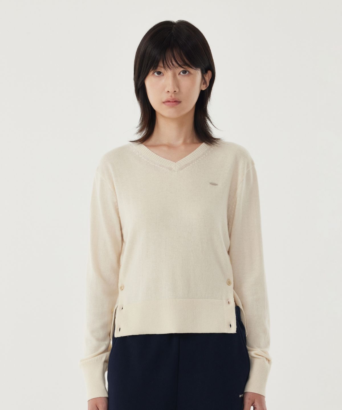 커버낫 우먼(COVERNAT WOMAN) 우먼 브이넥 울 블렌드 니트 Ivory