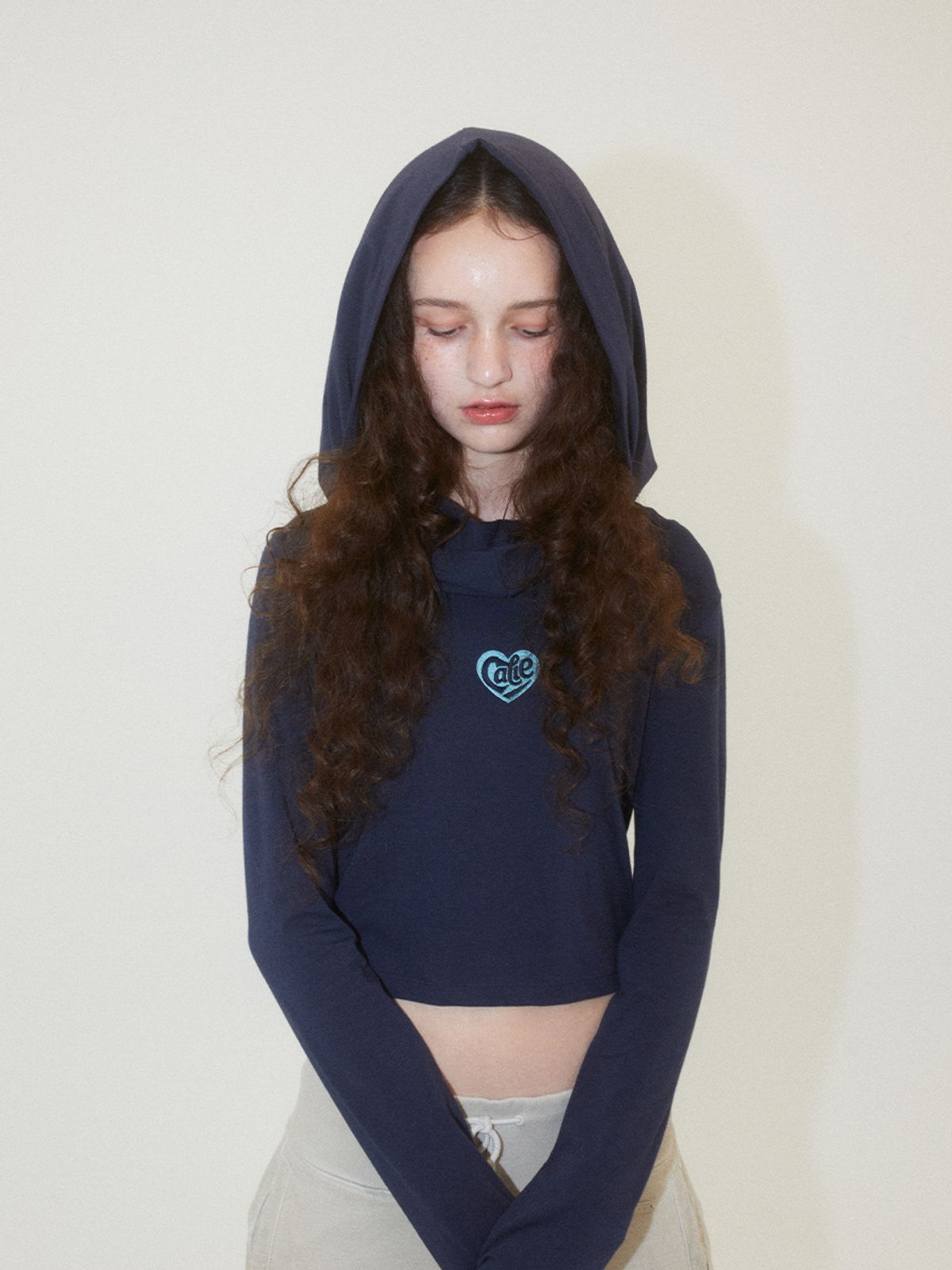 에즈이프 캘리(ASIF CALIE) OPEN SHOULDER HOOD T-SHIRT NAVY