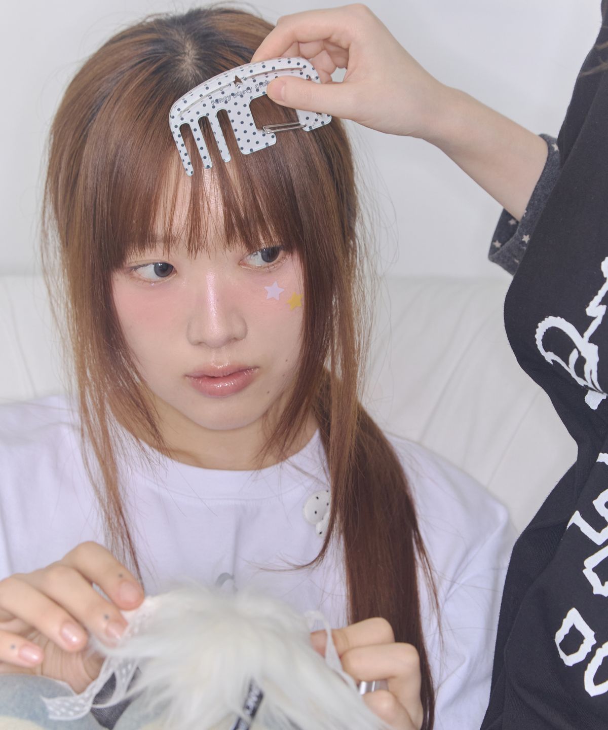 팬시클럽(FANCY CLUB) [FANCY X DUSTY] 브러쉬 카라비너 키링 (WHITE) F25NM1013