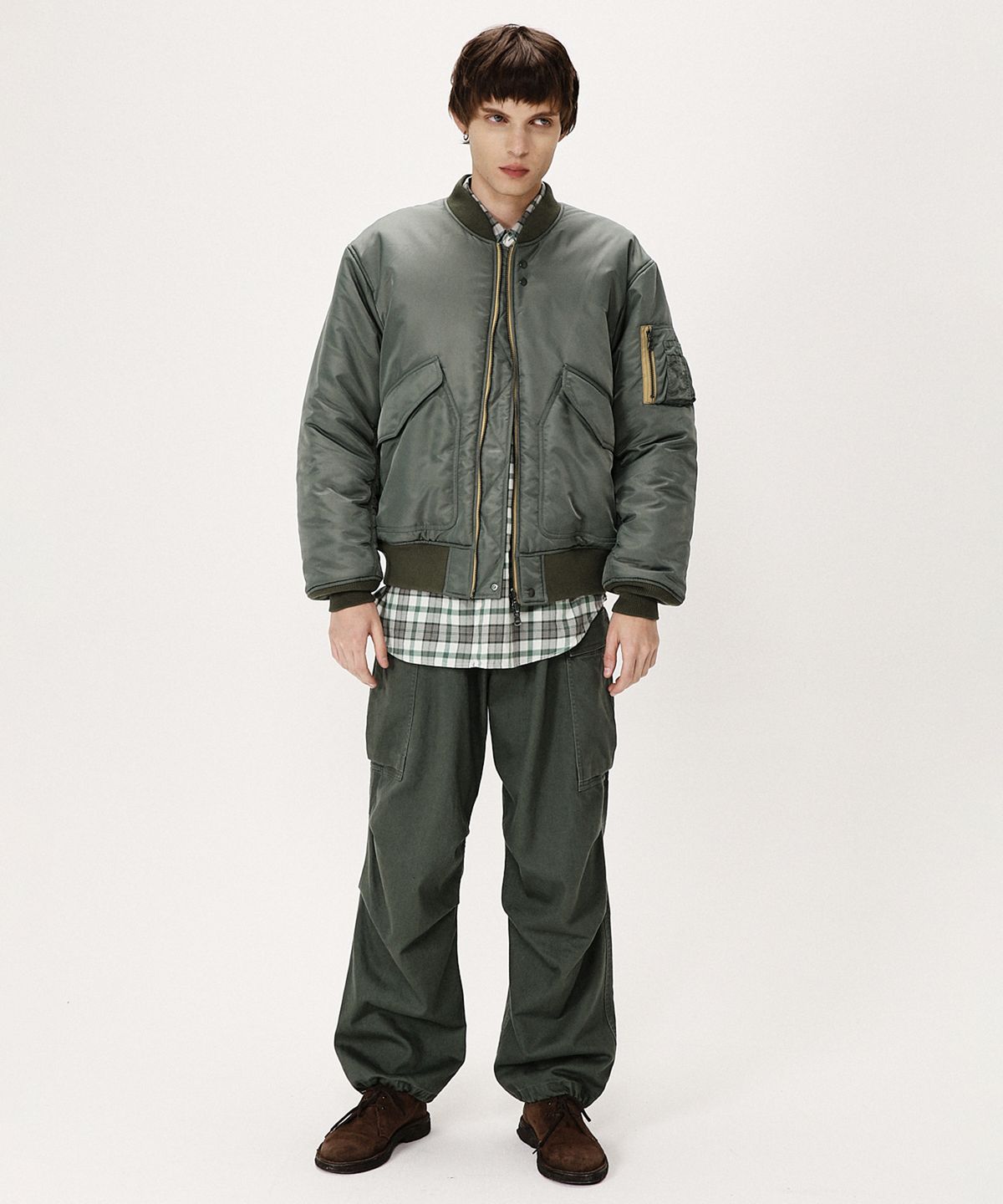 셔터(SHIRTER) NYLON REVERSIBLE BOMBER JUMPER (SAGE GREEN)