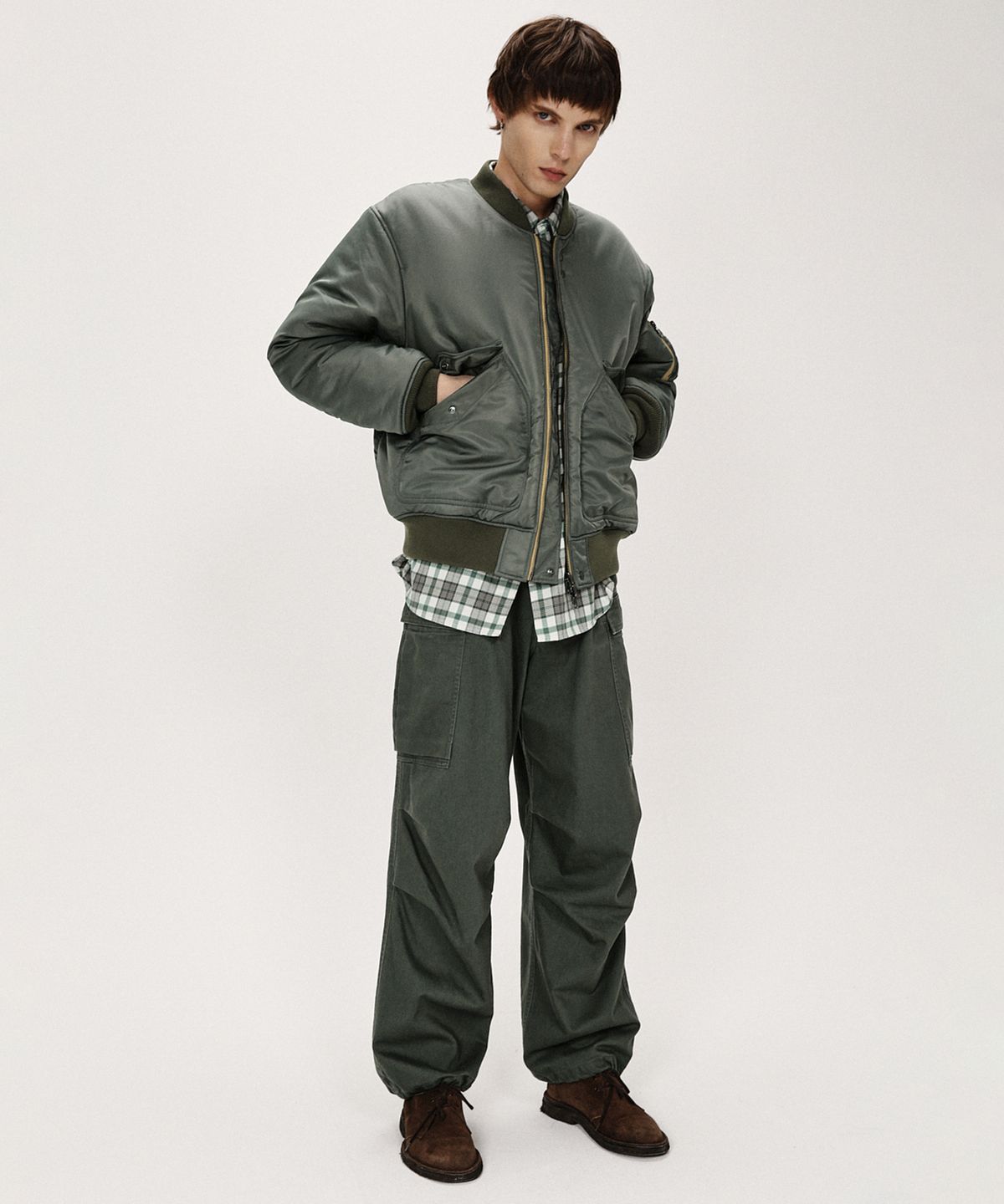 셔터(SHIRTER) NYLON REVERSIBLE BOMBER JUMPER (SAGE GREEN)