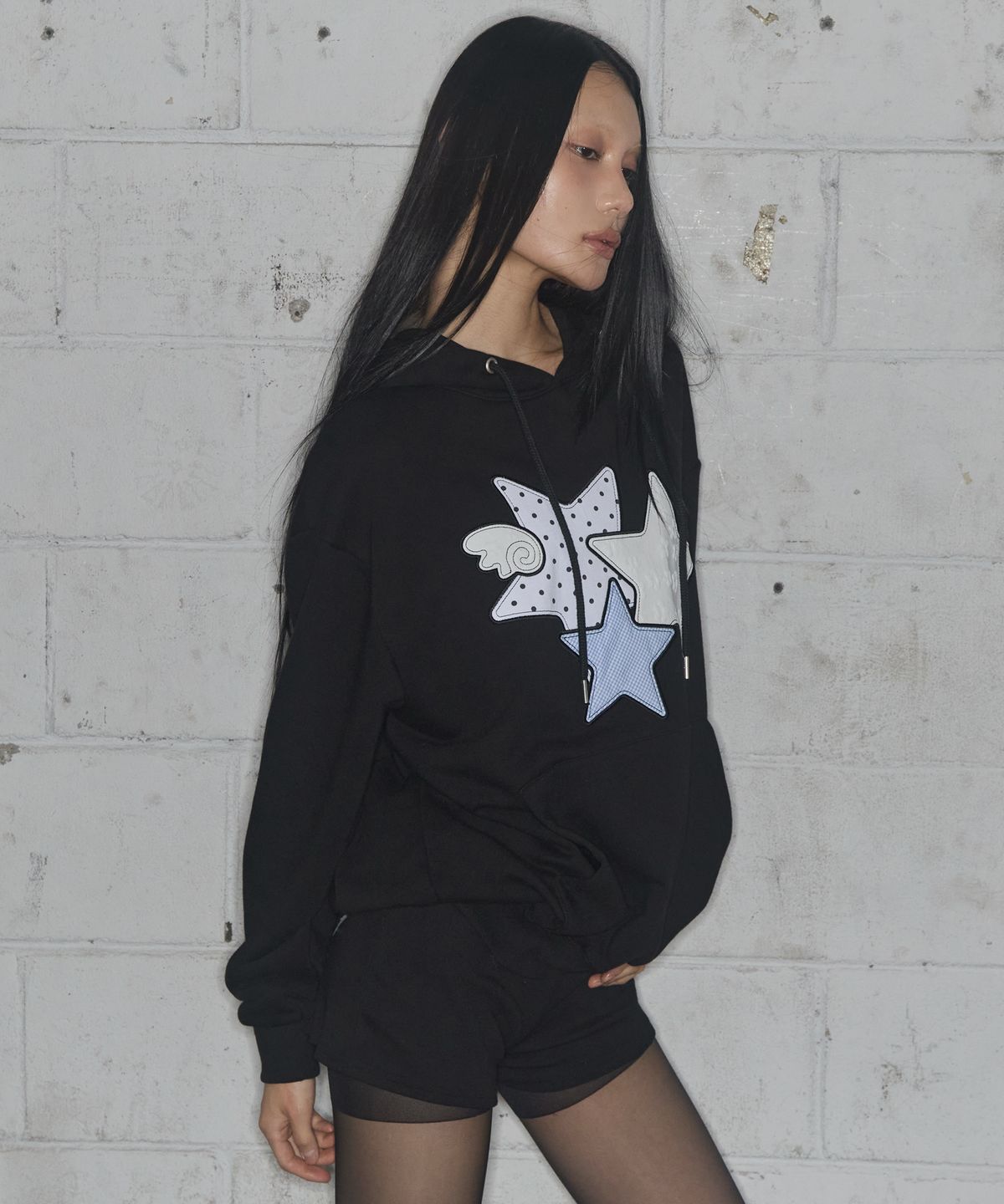 팬시클럽(FANCY CLUB) 믹스 스타 엔젤 패치 후드 (BLACK) F25ZB011