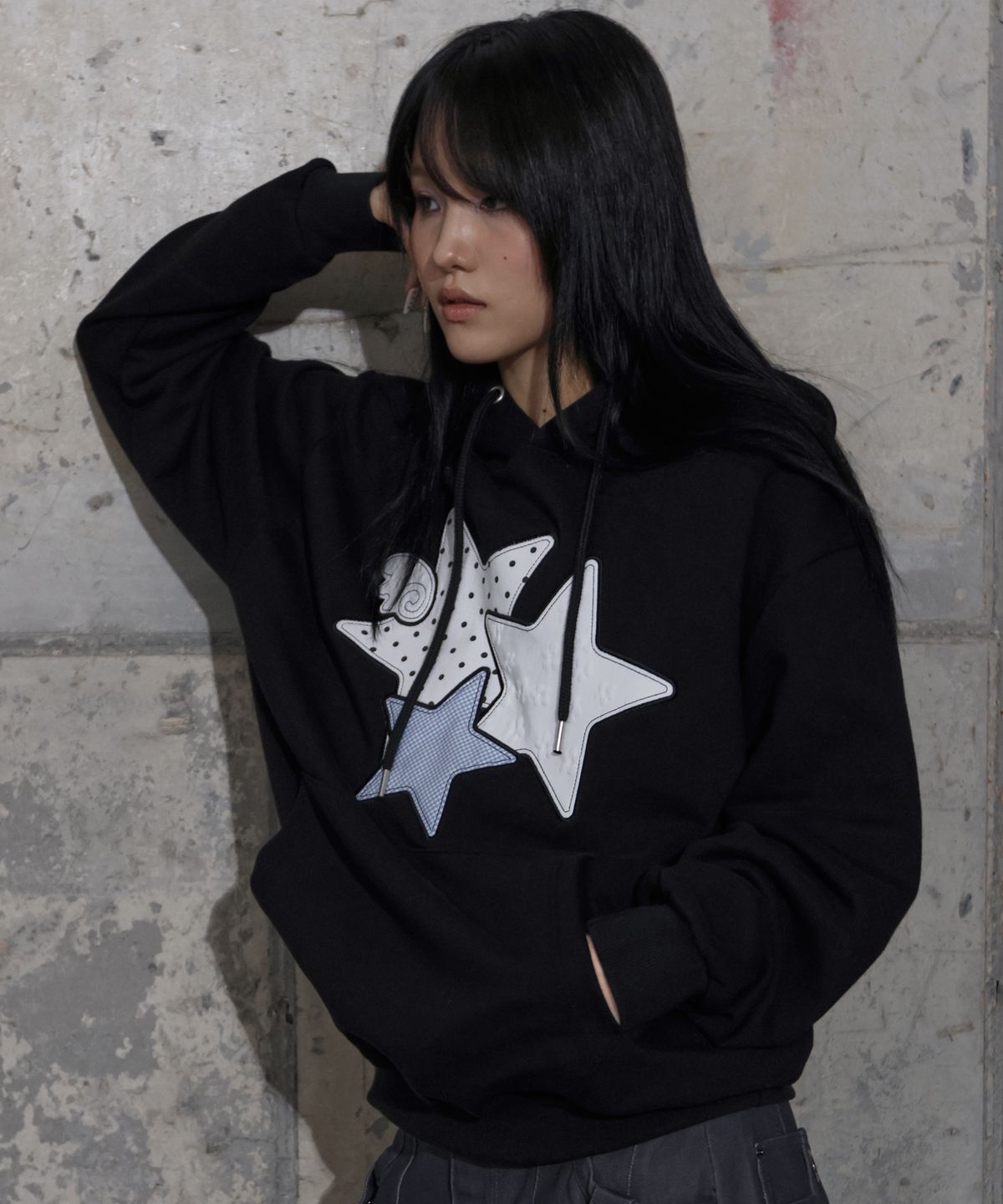 팬시클럽(FANCY CLUB) 믹스 스타 엔젤 패치 후드 (BLACK) F25ZB011