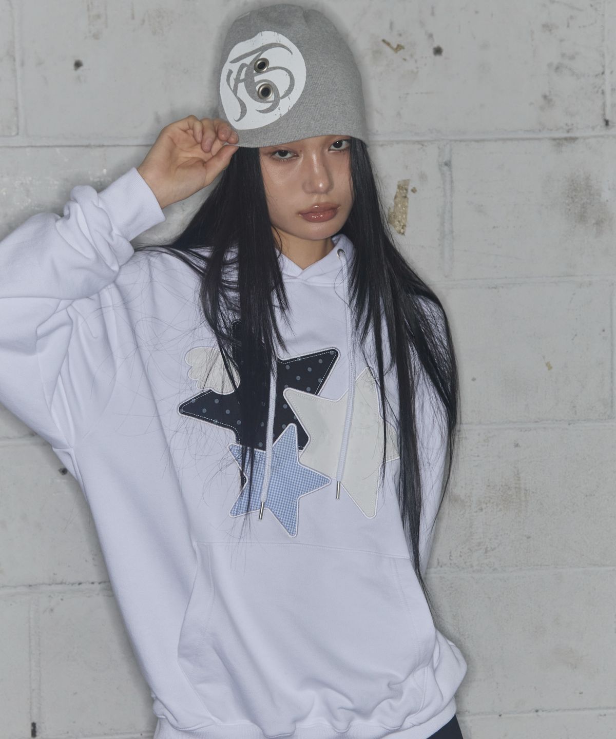 팬시클럽(FANCY CLUB) 믹스 스타 엔젤 패치 후드 (WHITE) F25ZB011