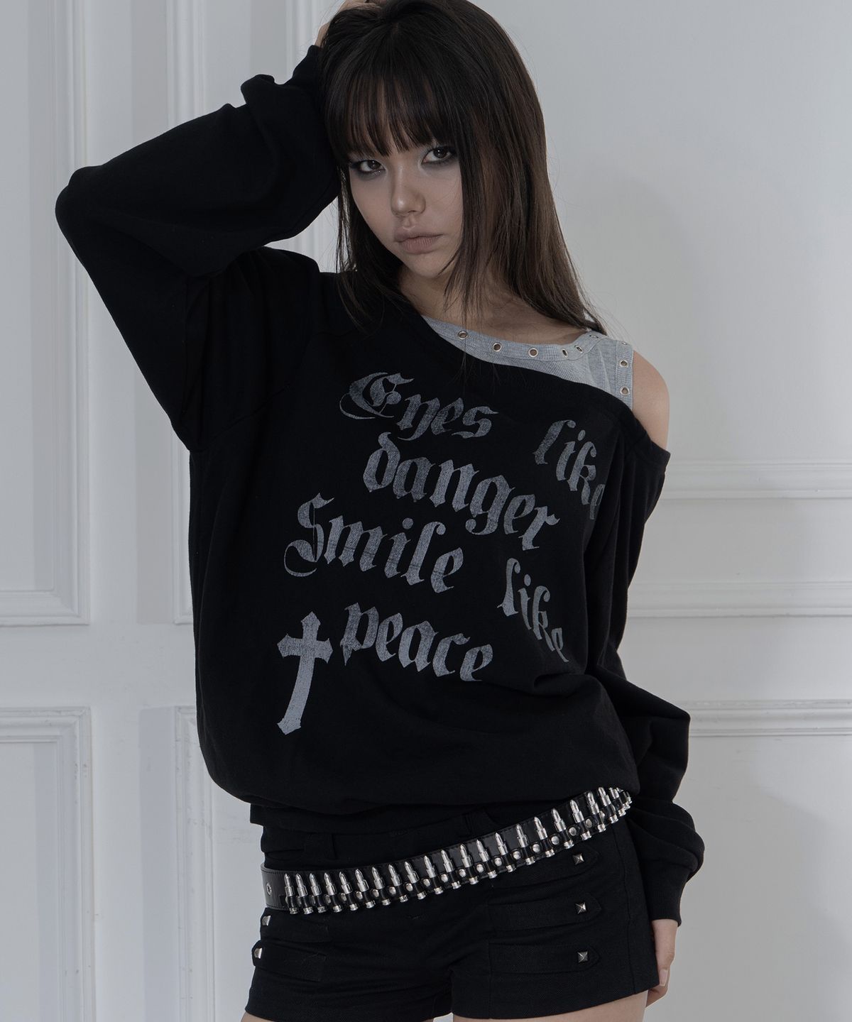 팬시클럽(FANCY CLUB) 로저리 노이어 스웻셔츠 (BLACK) F25ZB016