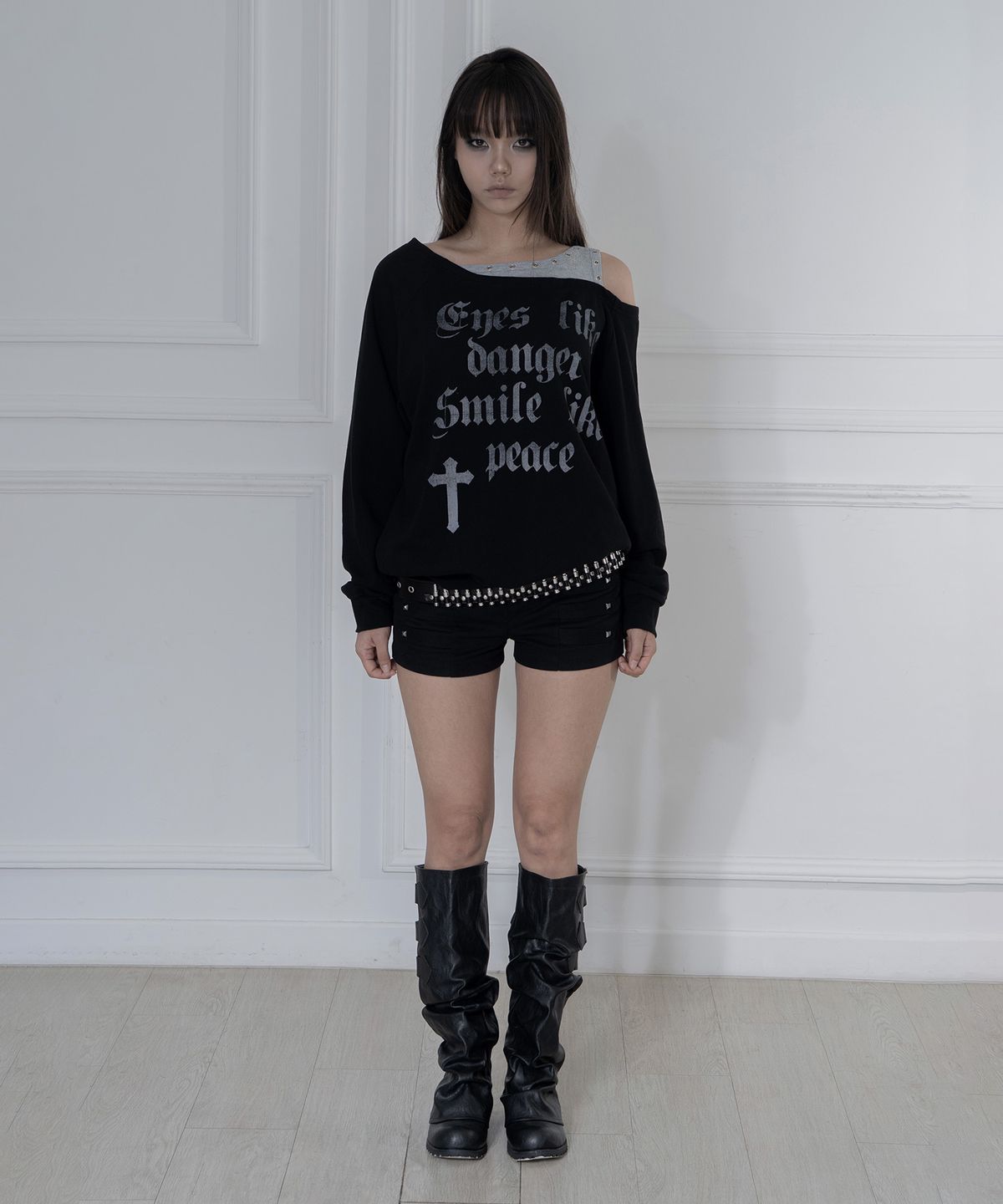 팬시클럽(FANCY CLUB) 로저리 노이어 스웻셔츠 (BLACK) F25ZB016