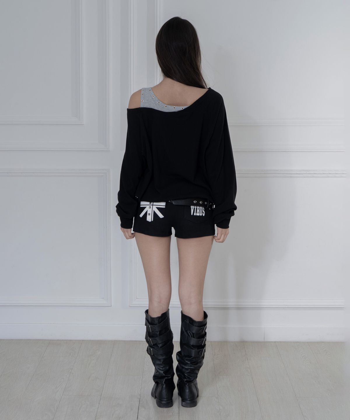 팬시클럽(FANCY CLUB) 로저리 노이어 스웻셔츠 (BLACK) F25ZB016