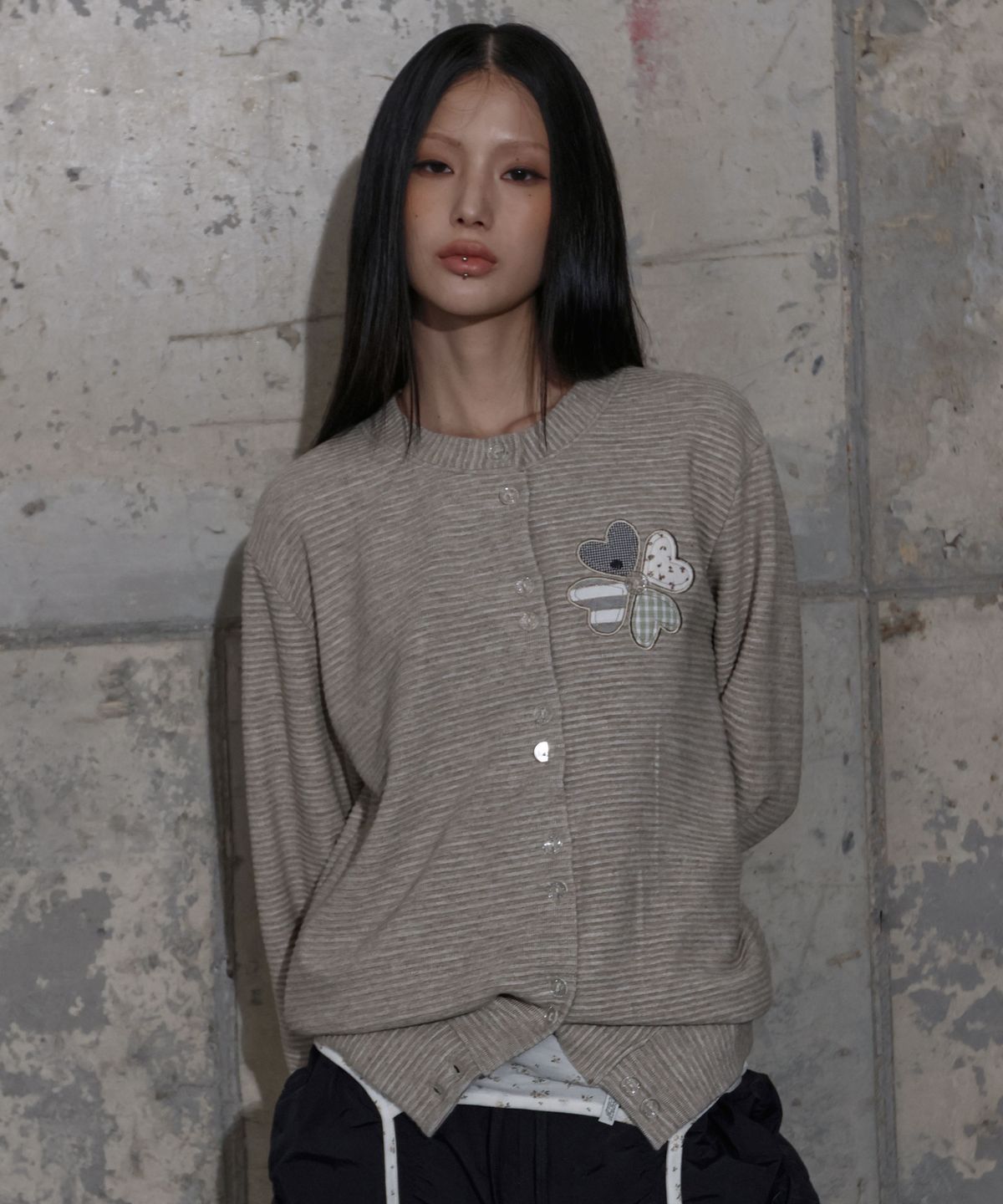팬시클럽(FANCY CLUB) 클로버 패치워크 가디건 (BEIGE) F25ZA008