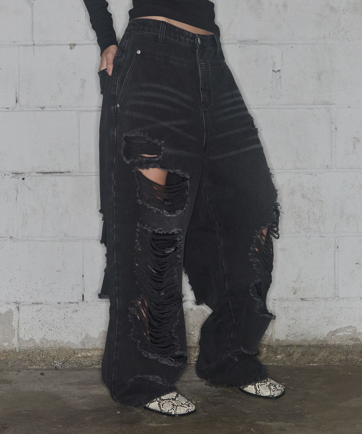 팬시클럽(FANCY CLUB) 워시드 데미지 데님 팬츠 (BLACK) F25ZD979