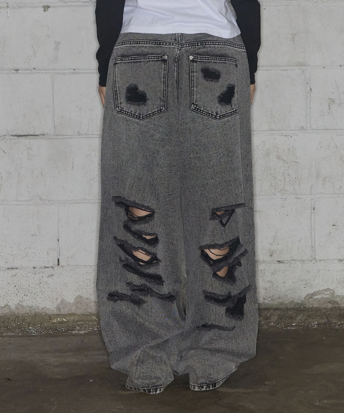 팬시클럽(FANCY CLUB) 워시드 데미지 데님 팬츠 (GRAY) F25ZD979