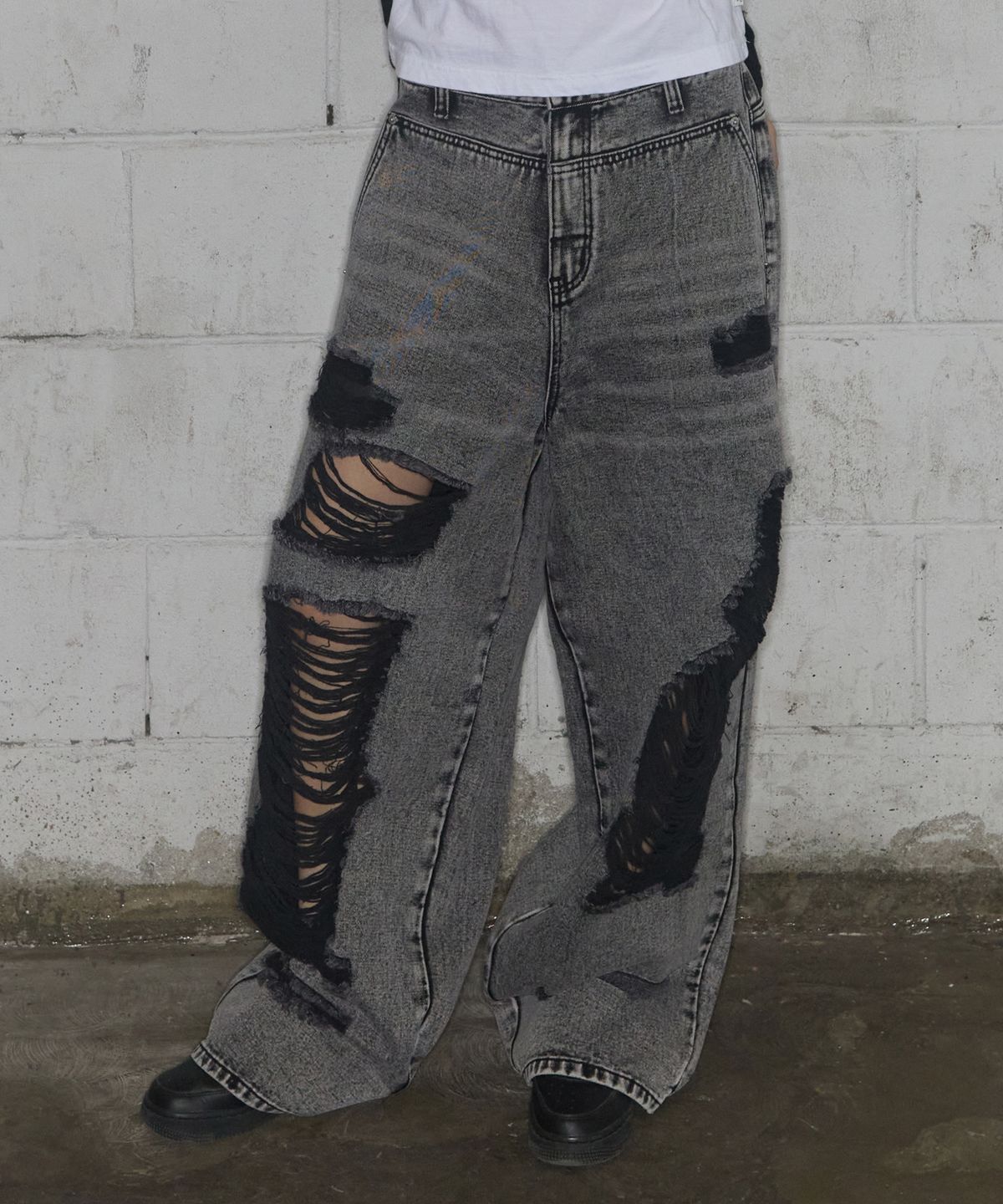 팬시클럽(FANCY CLUB) 워시드 데미지 데님 팬츠 (GRAY) F25ZD979