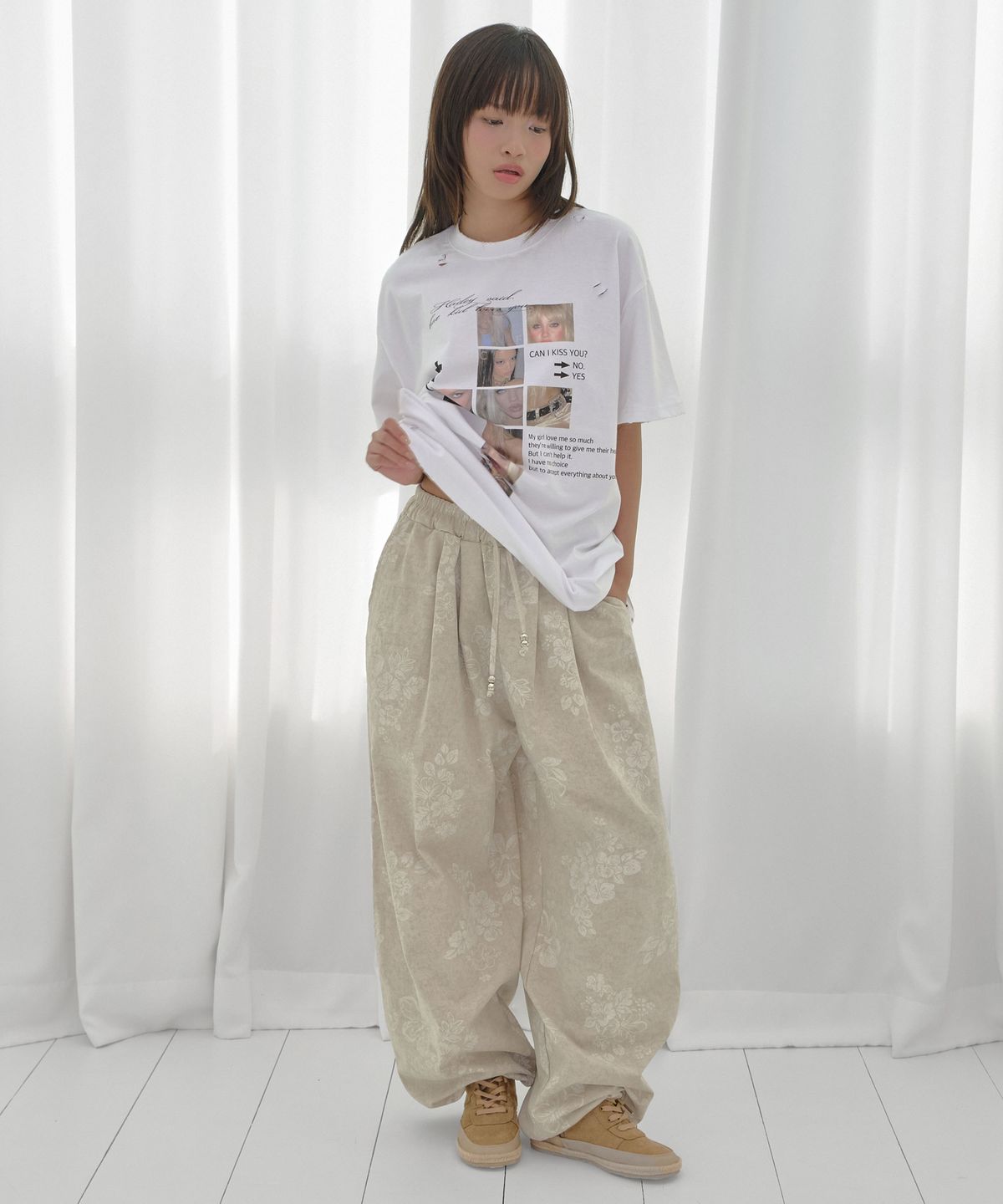 팬시클럽(FANCY CLUB) 플라워 트랙 팬츠 (BEIGE) F26QD157