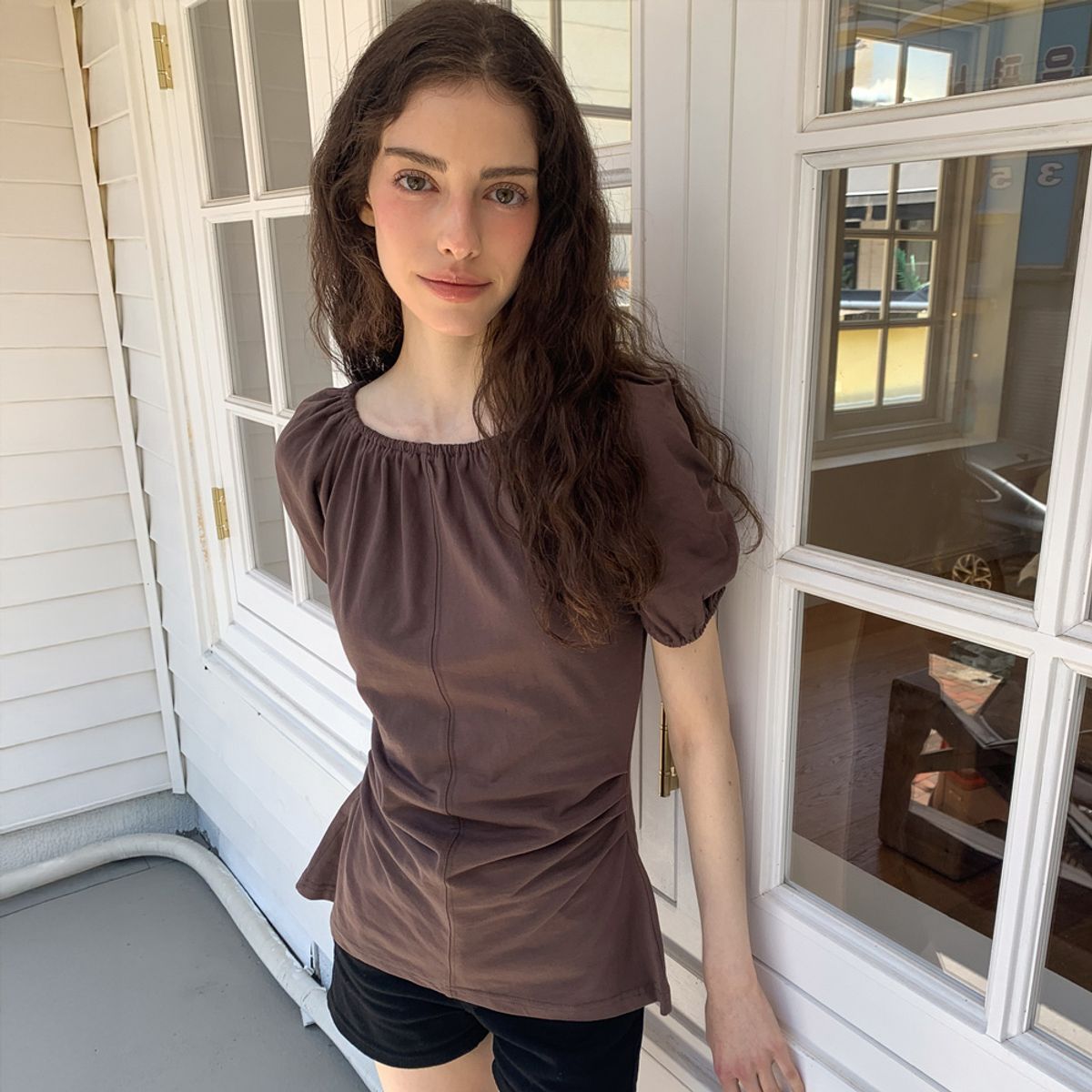 리리수(LILISU) Marlene T-shirts / Brown