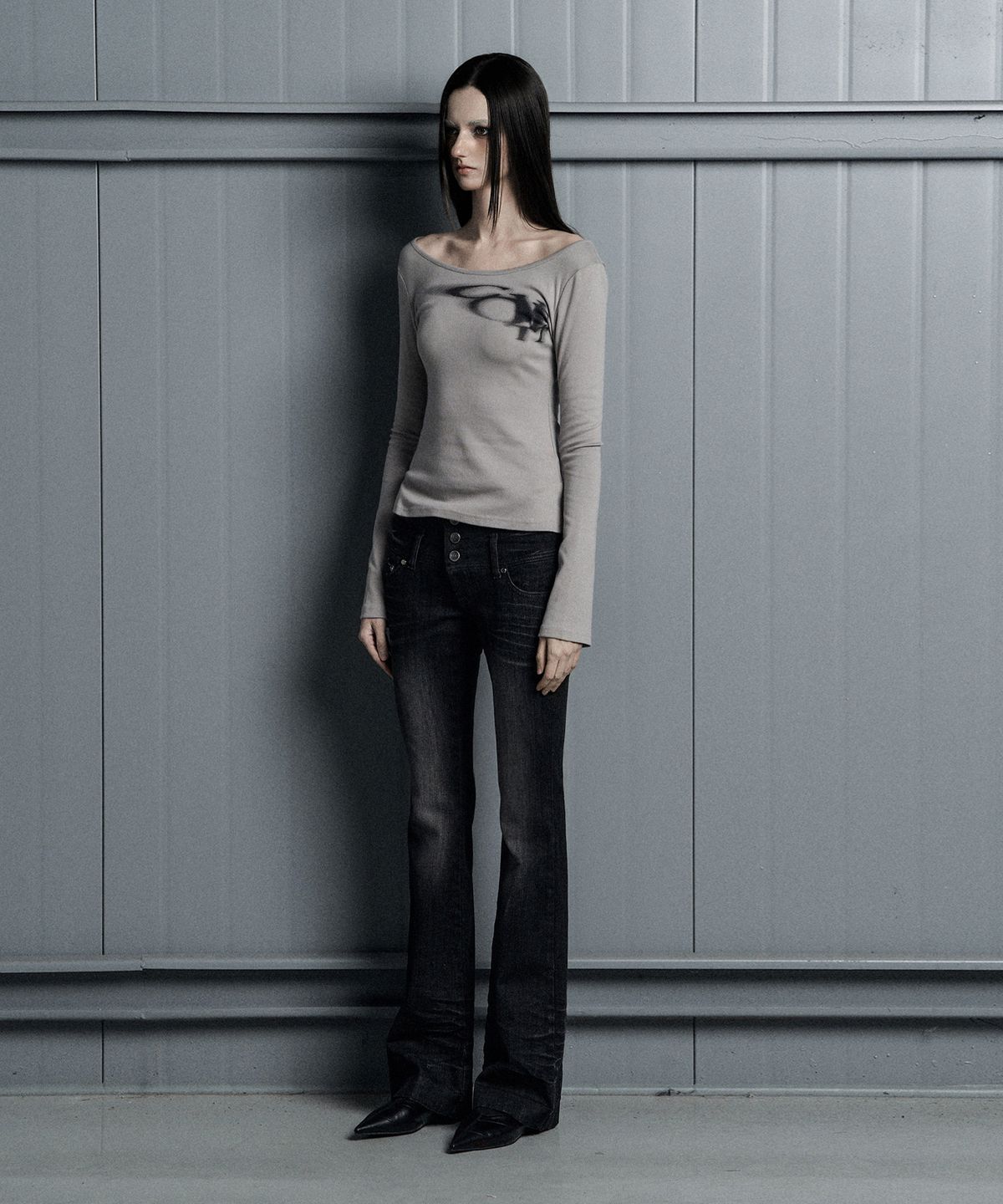 코베트(COVETT) LOW BRUSHED BOOTCUT JEANS