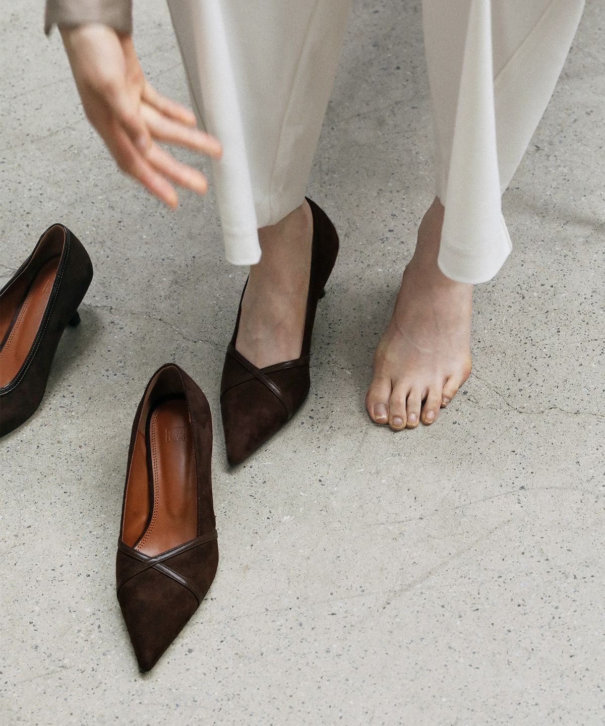 에퓨레(EPURE) VEIN Suede Pumps (2color)