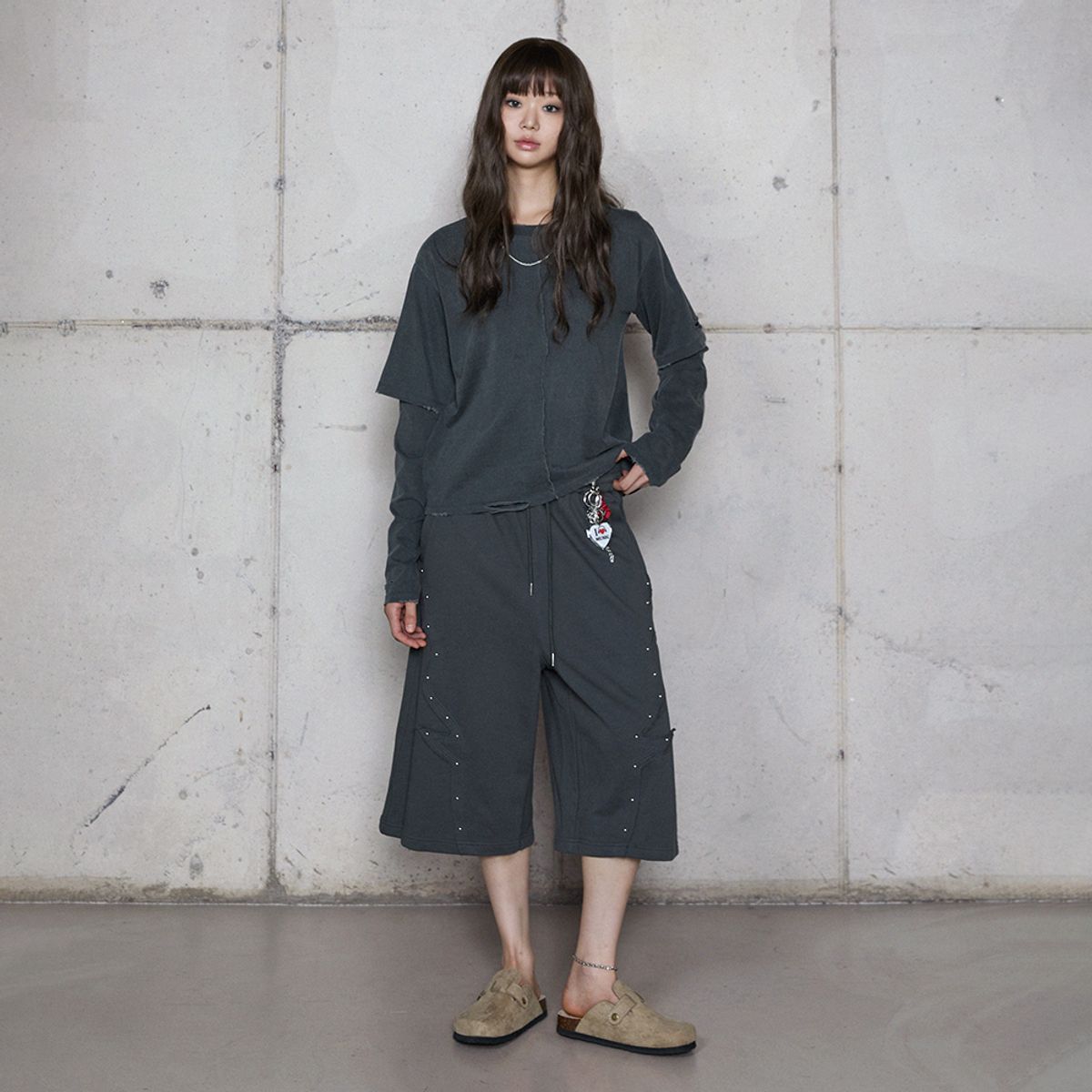 라라폭스(LALAFOX) STUD SWEAT SHORTS CHARCOAL BR4CP001