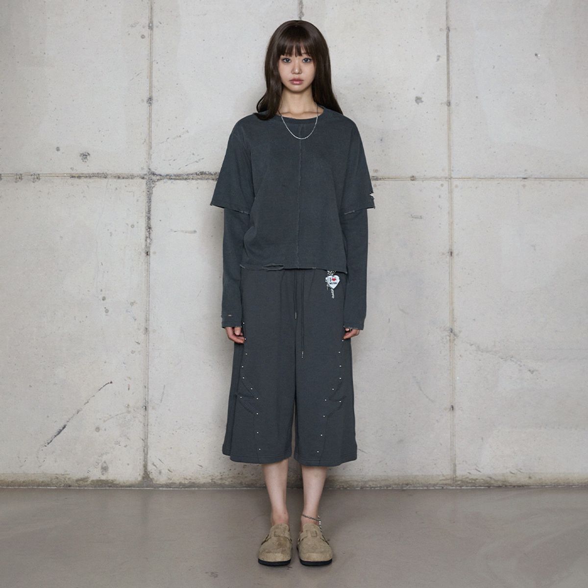 라라폭스(LALAFOX) STUD SWEAT SHORTS CHARCOAL BR4CP001