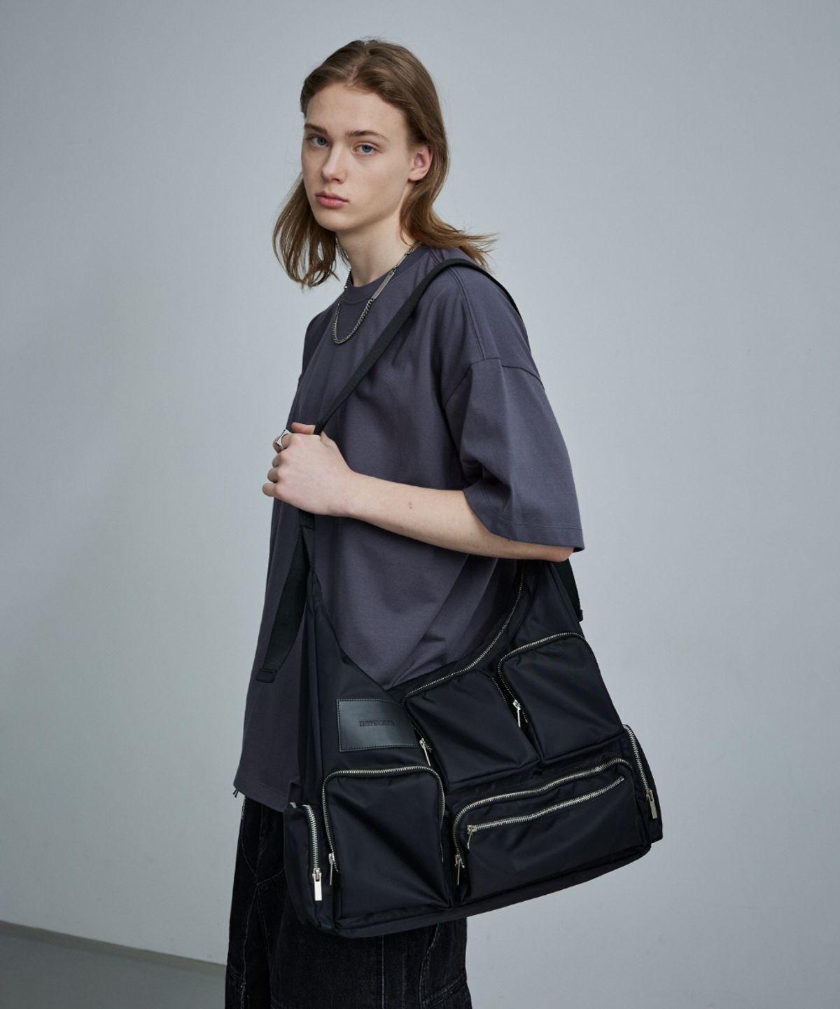메종미네드(MAISON MINED) MULTI POCKET CROSS BAG
