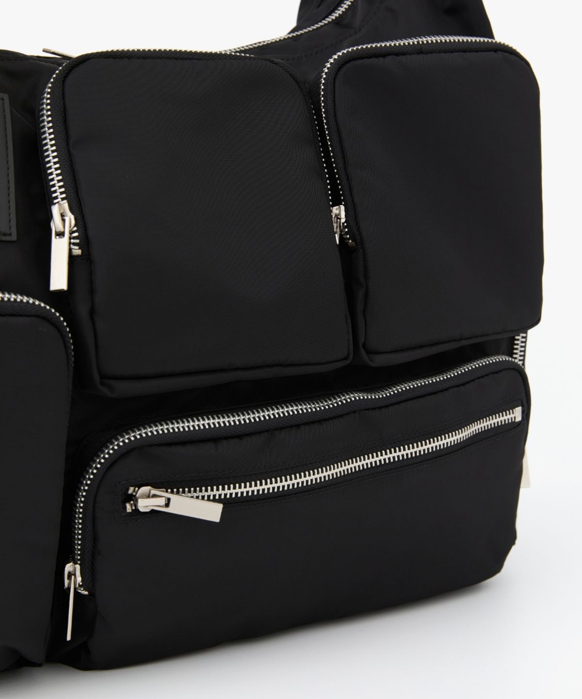 메종미네드(MAISON MINED) MULTI POCKET CROSS BAG