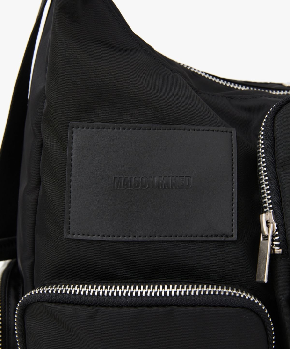 메종미네드(MAISON MINED) MULTI POCKET CROSS BAG