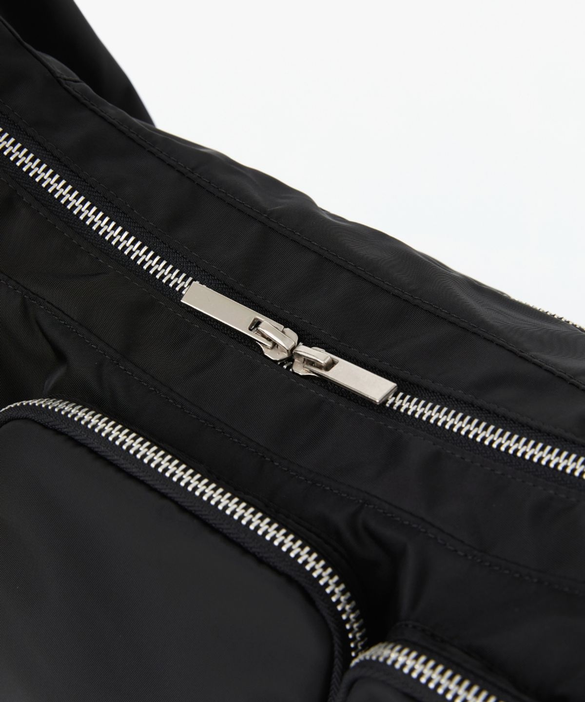 메종미네드(MAISON MINED) MULTI POCKET CROSS BAG