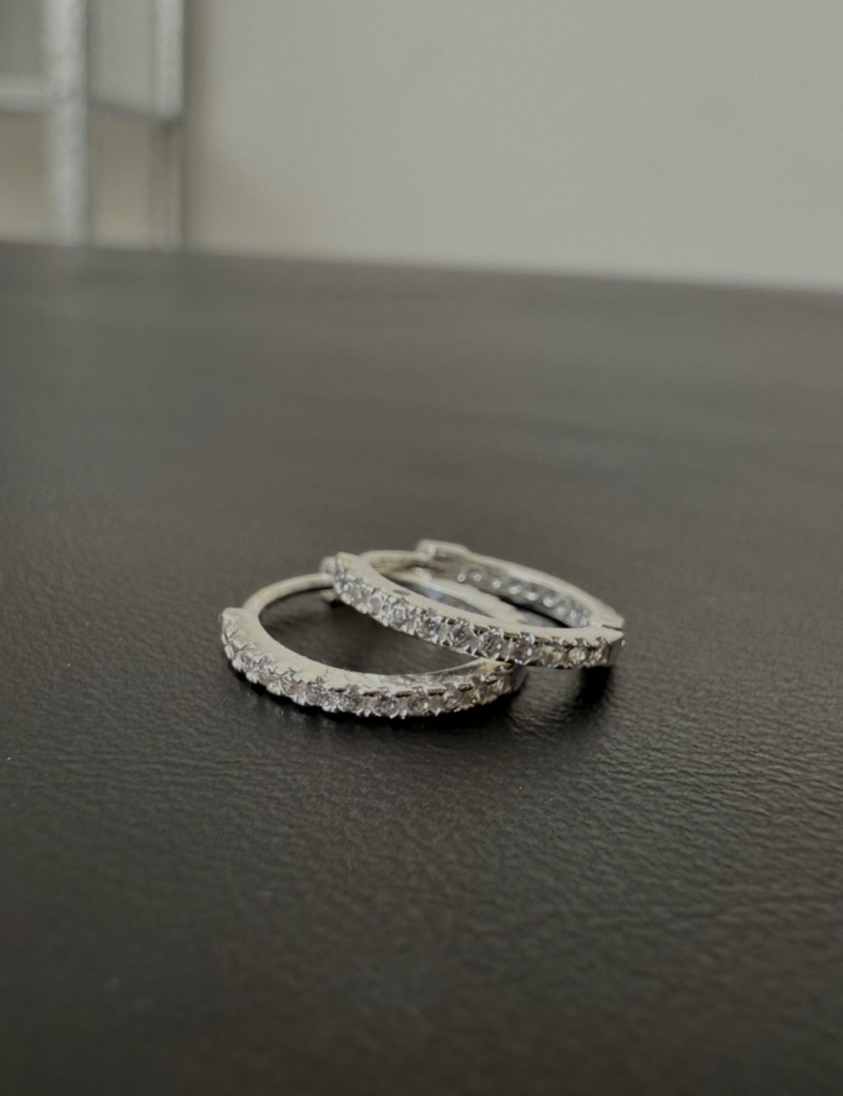 바라두(BARADU) 925 Pave round hoop earrings