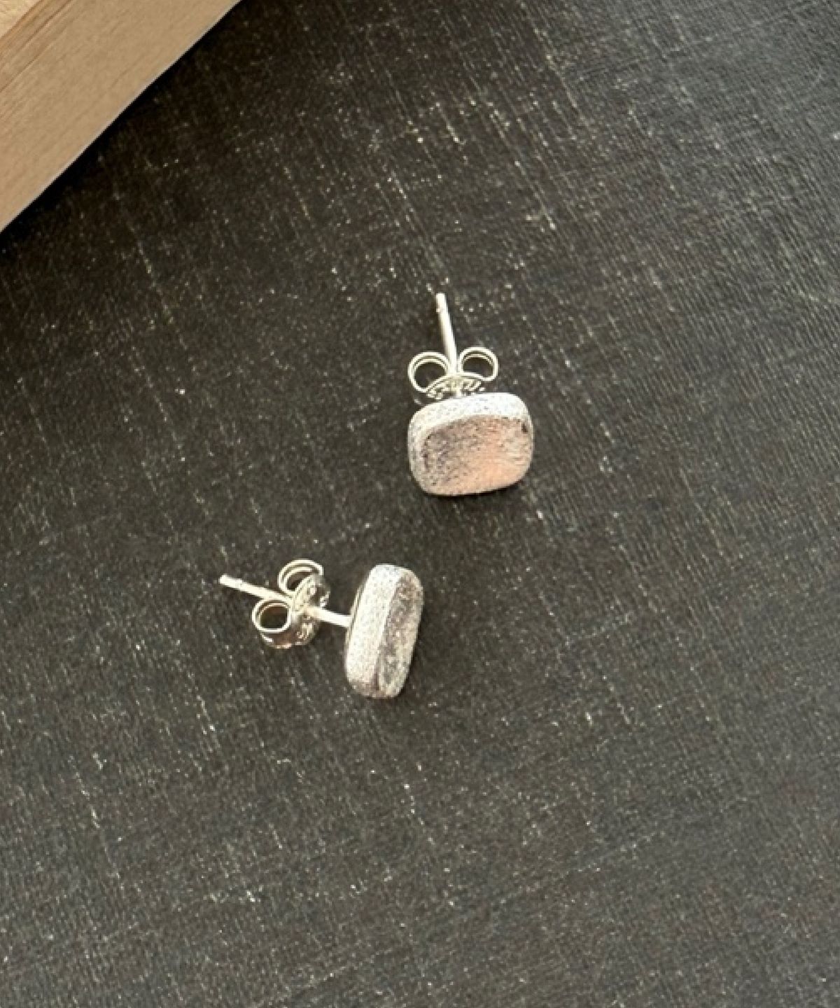 바라두(BARADU) 925 Matte square stud earrings