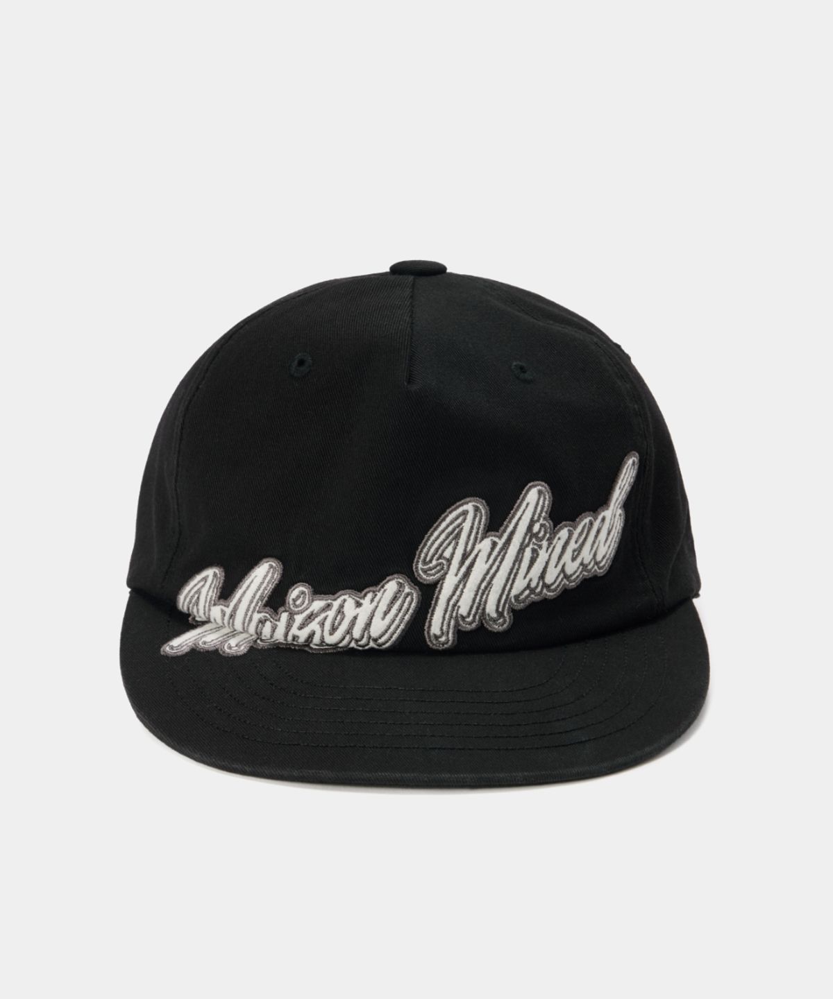 메종미네드(MAISON MINED) SCRIPT TYPE APPLIQUE BALL CAP BLACK