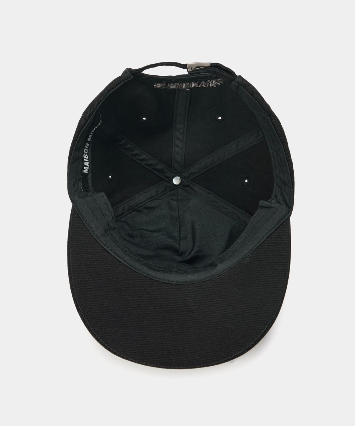 메종미네드(MAISON MINED) SCRIPT TYPE APPLIQUE BALL CAP BLACK