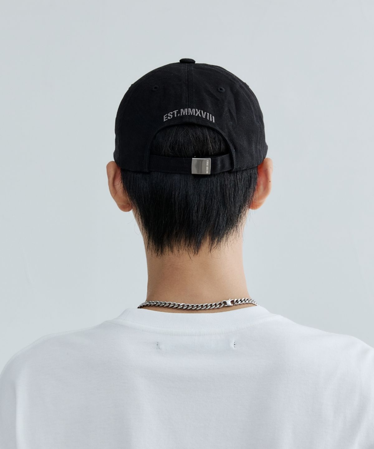 메종미네드(MAISON MINED) SCRIPT TYPE APPLIQUE BALL CAP BLACK