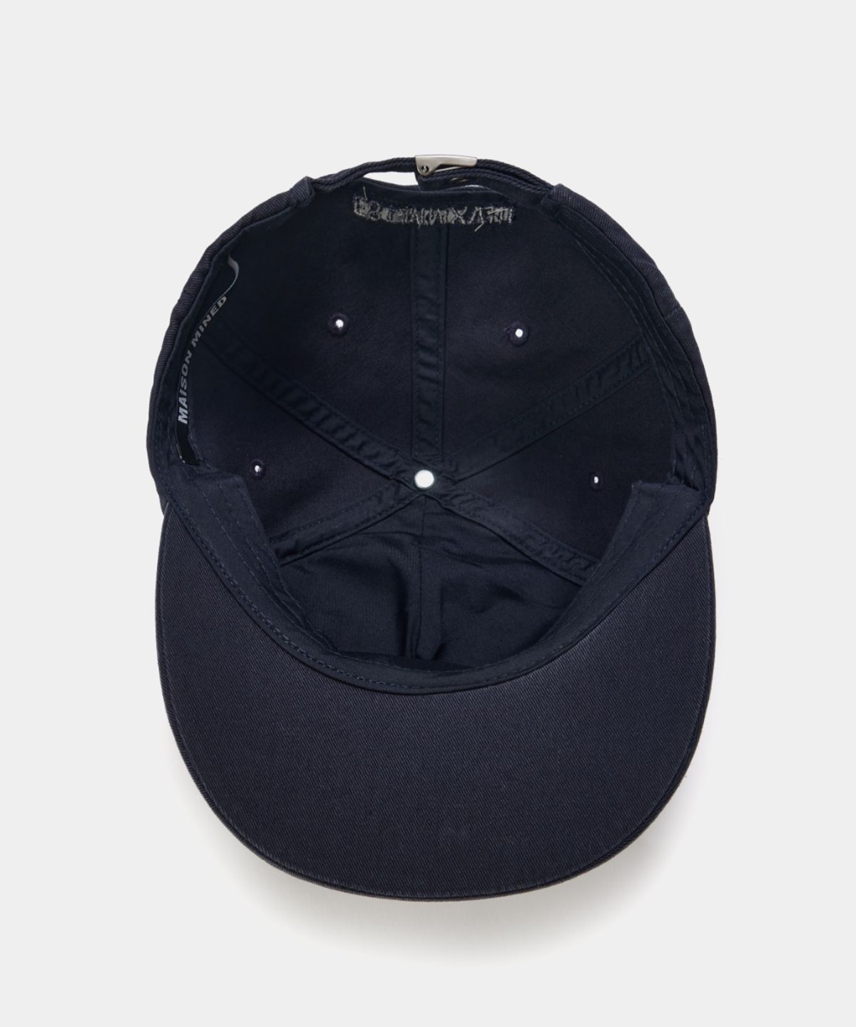 메종미네드(MAISON MINED) SCRIPT TYPE APPLIQUE BALL CAP NAVY