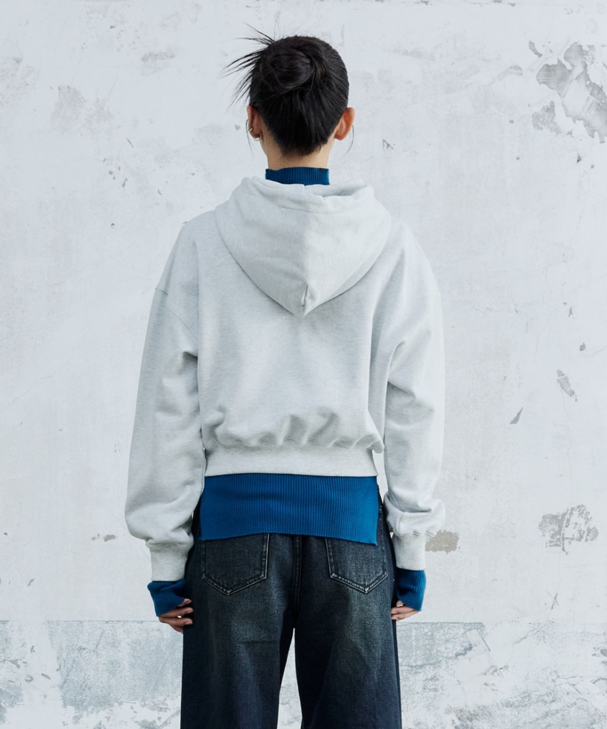 메종미네드(MAISON MINED) (W) DOODLE HEART CROP HOODIE MELANGE WHITE