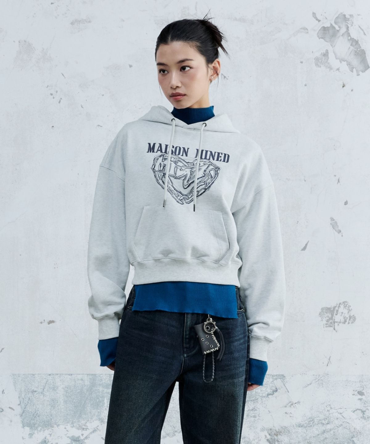 메종미네드(MAISON MINED) (W) DOODLE HEART CROP HOODIE MELANGE WHITE