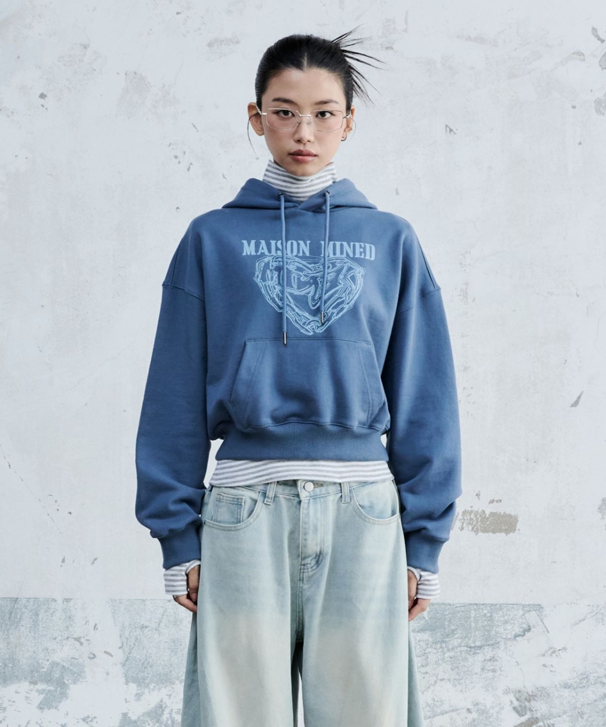 메종미네드(MAISON MINED) (W) DOODLE HEART CROP HOODIE BLUE GRAY