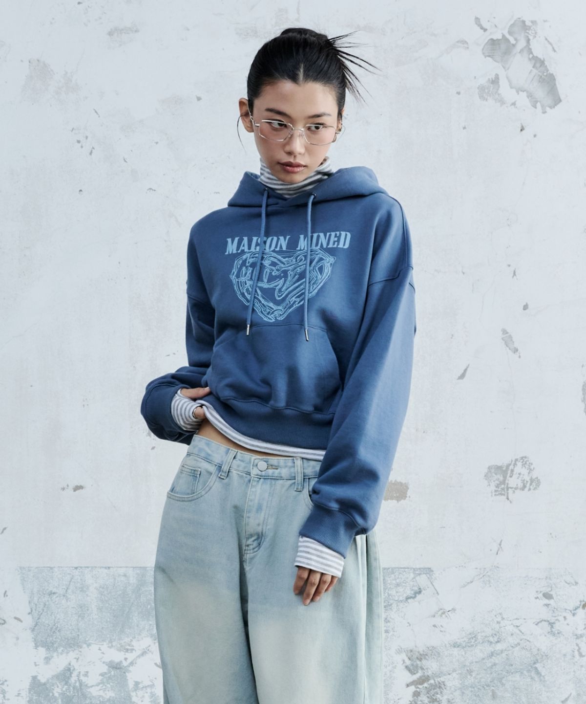 메종미네드(MAISON MINED) (W) DOODLE HEART CROP HOODIE BLUE GRAY