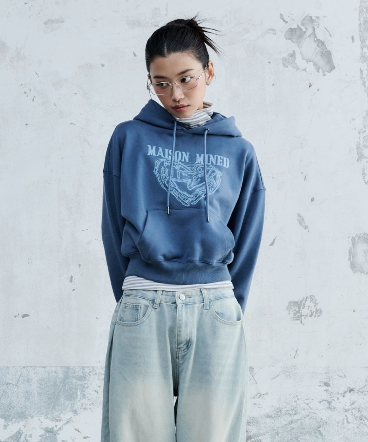 메종미네드(MAISON MINED) (W) DOODLE HEART CROP HOODIE BLUE GRAY