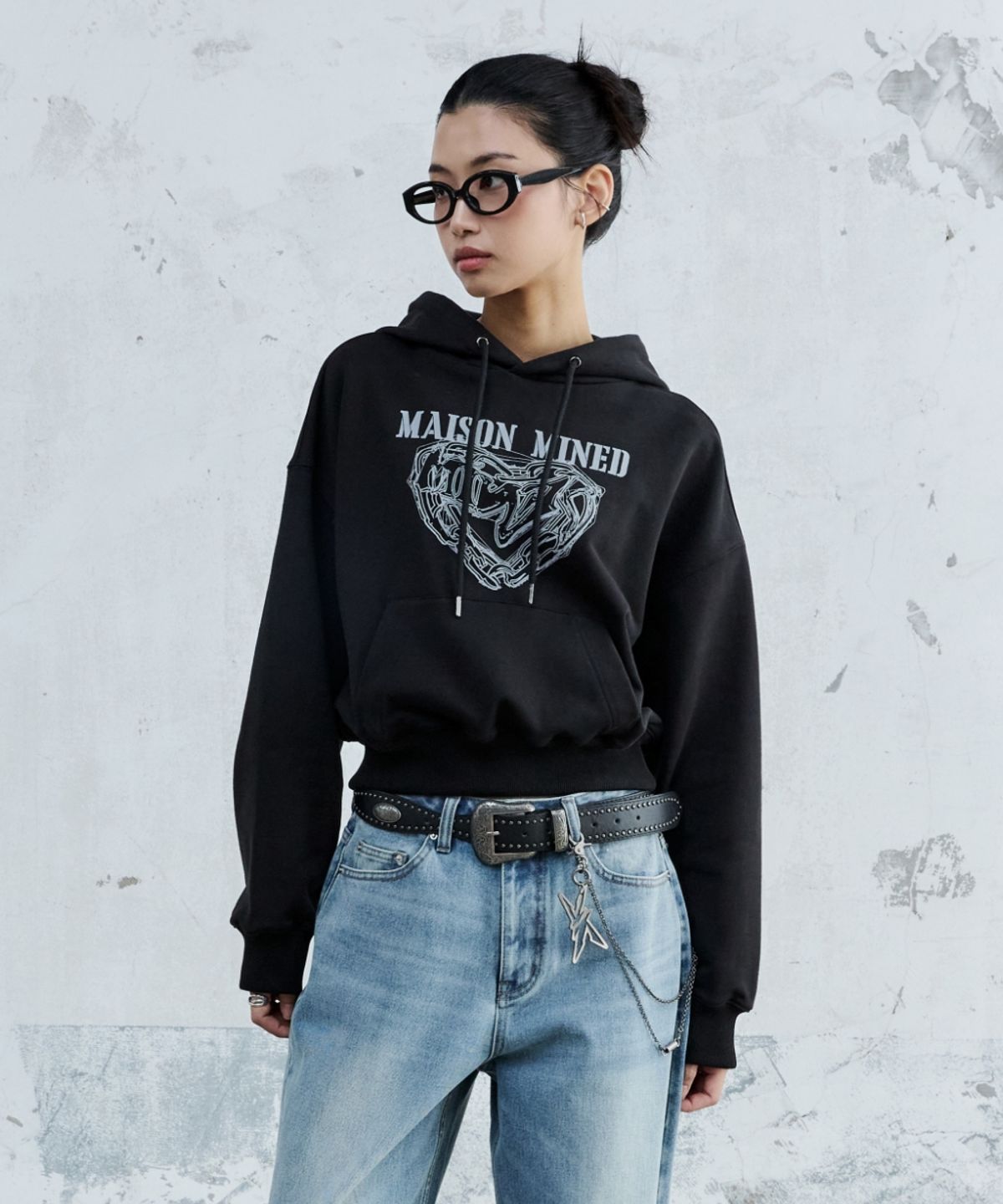메종미네드(MAISON MINED) (W) DOODLE HEART CROP HOODIE BLACK