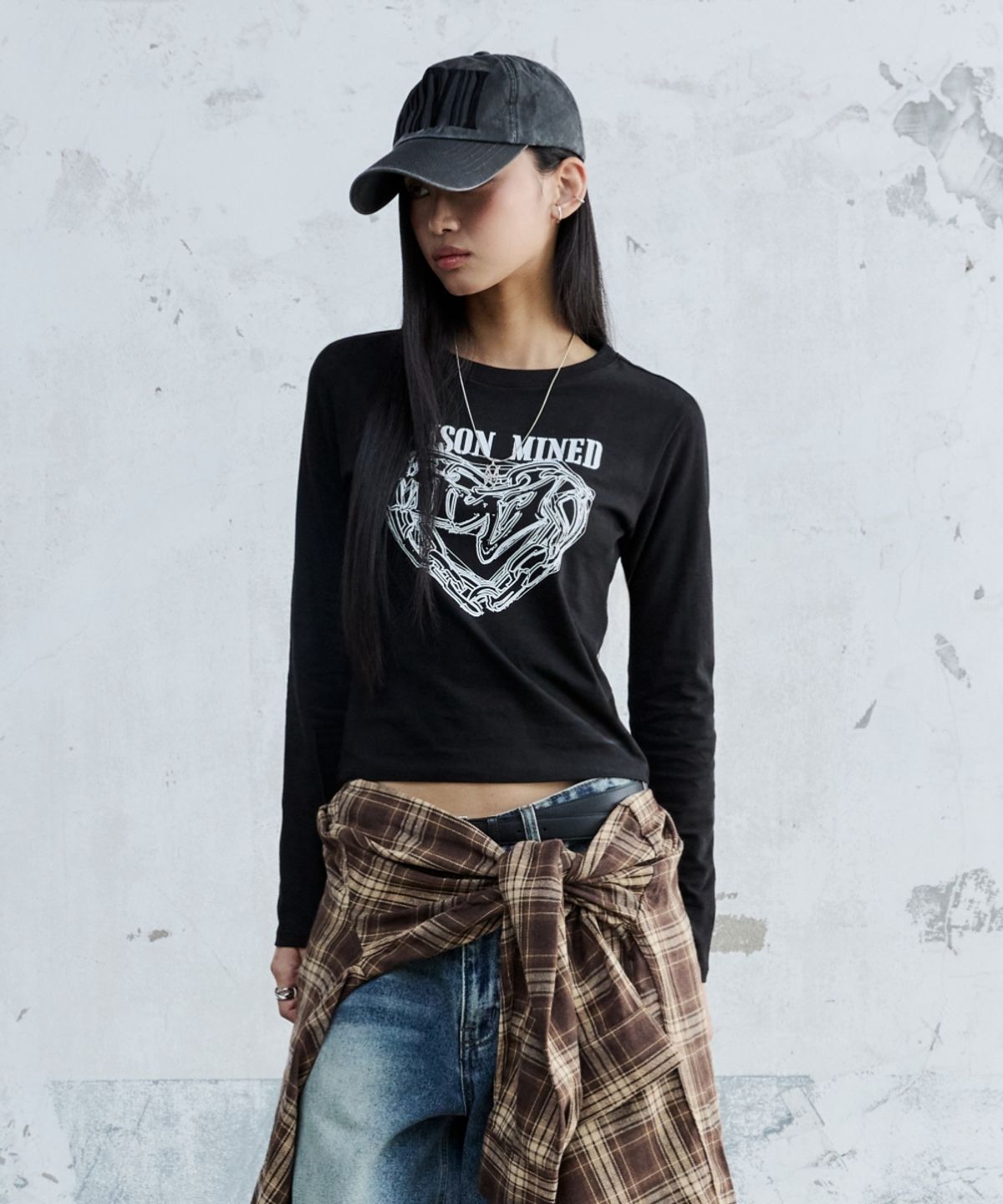 메종미네드(MAISON MINED) (W) DOODLE HEART LONG SLEEVE BLACK