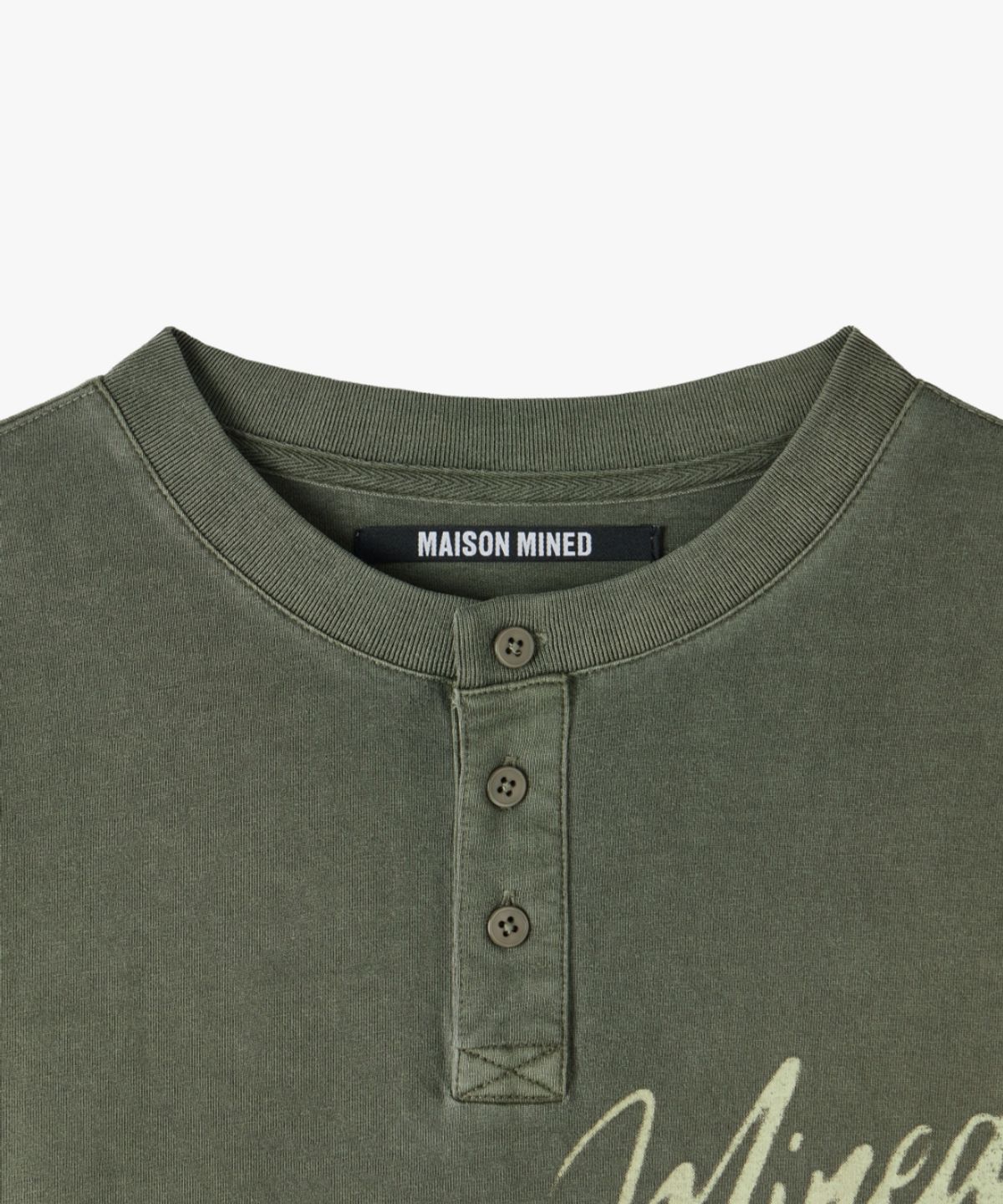 메종미네드(MAISON MINED) SCRIPT TYPE HENLEY NECK LONG SLEEVE KHAKI