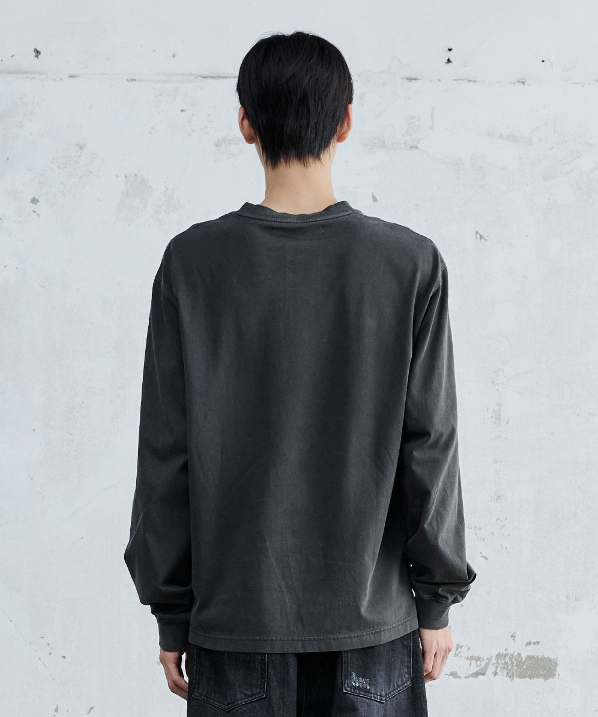 메종미네드(MAISON MINED) SCRIPT TYPE HENLEY NECK LONG SLEEVE BLACK
